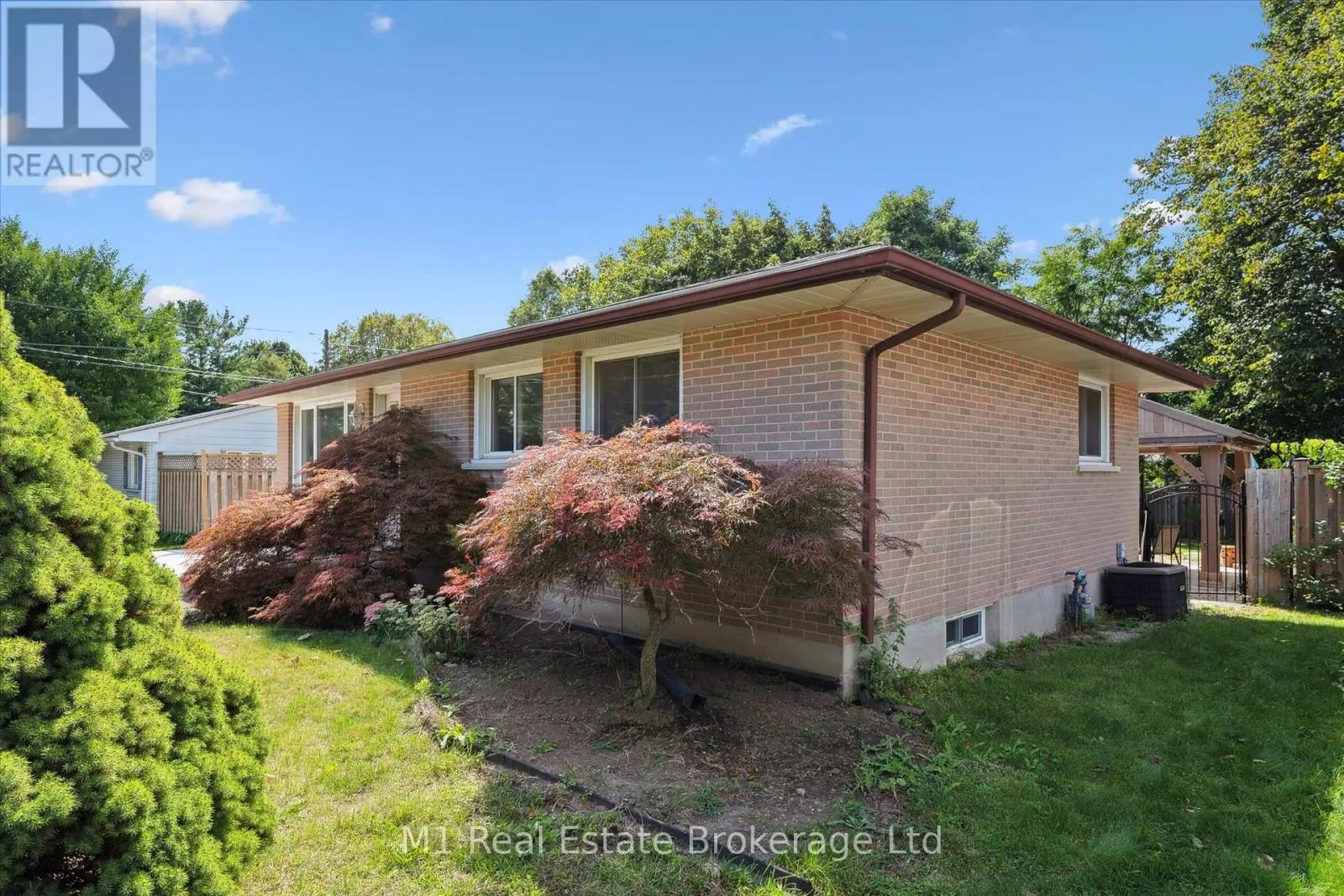 16 HASTINGS BOULEVARD