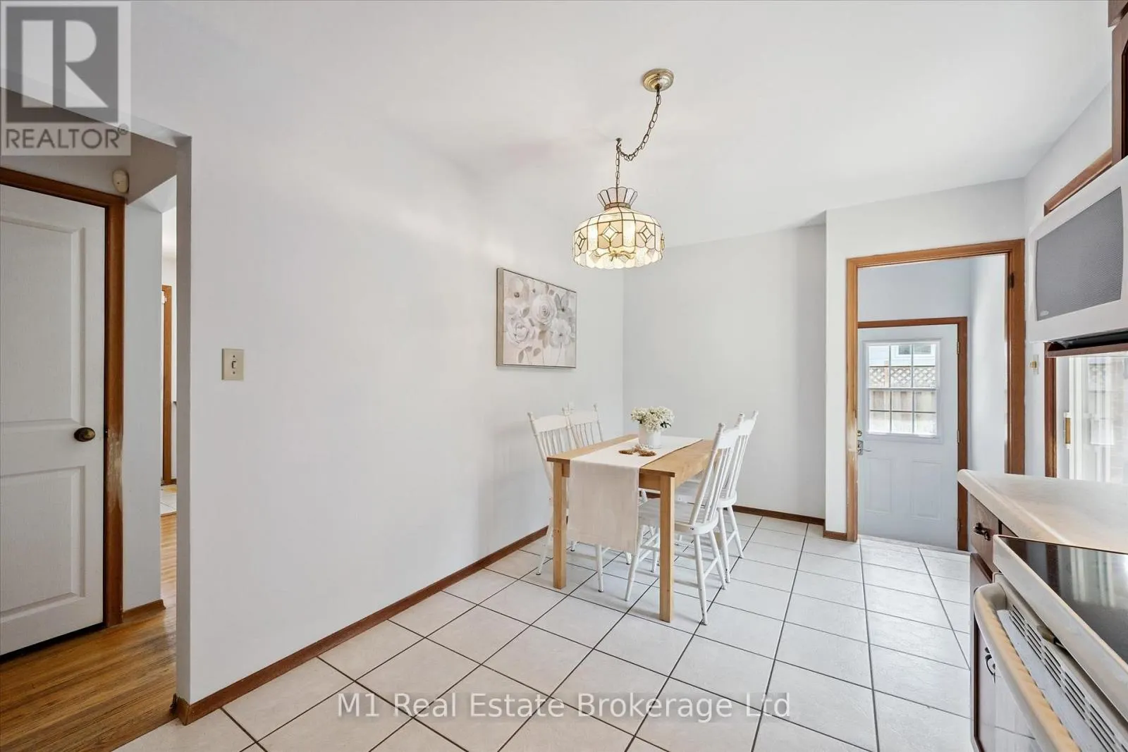 16 HASTINGS BOULEVARD