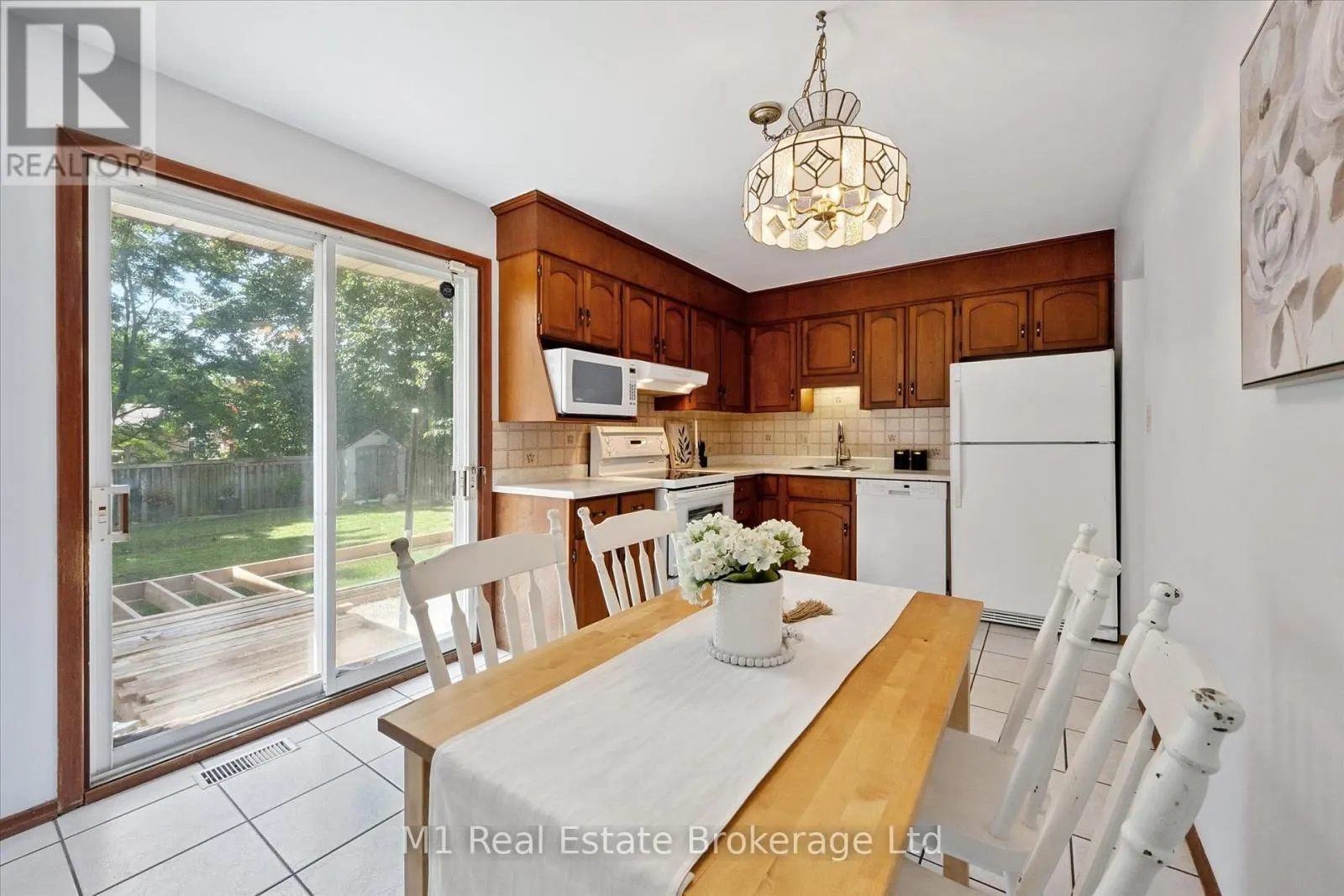 16 HASTINGS BOULEVARD