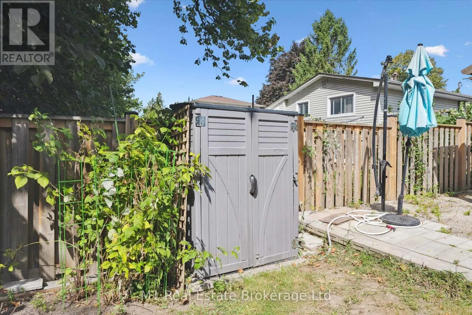 16 HASTINGS BOULEVARD
