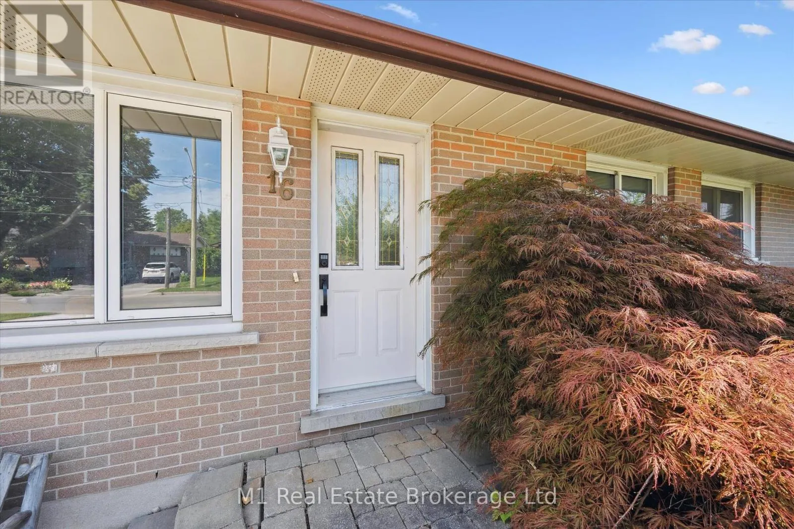 16 HASTINGS BOULEVARD
