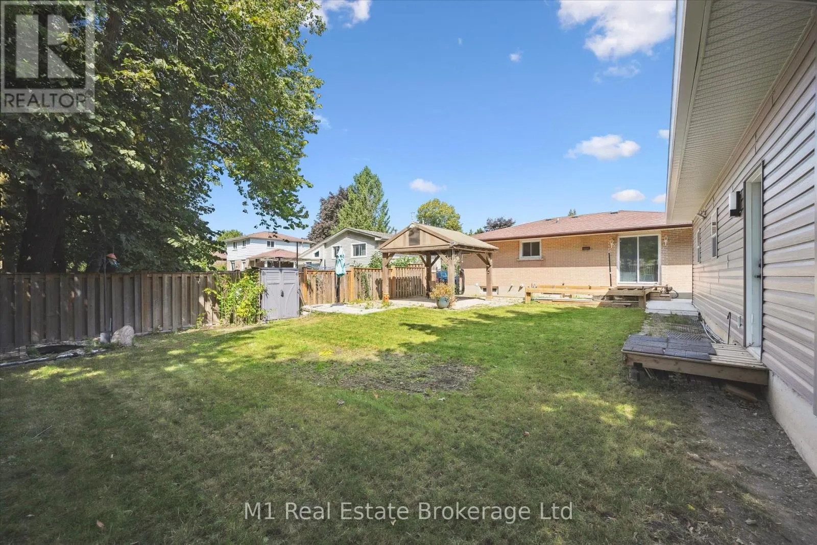 16 HASTINGS BOULEVARD