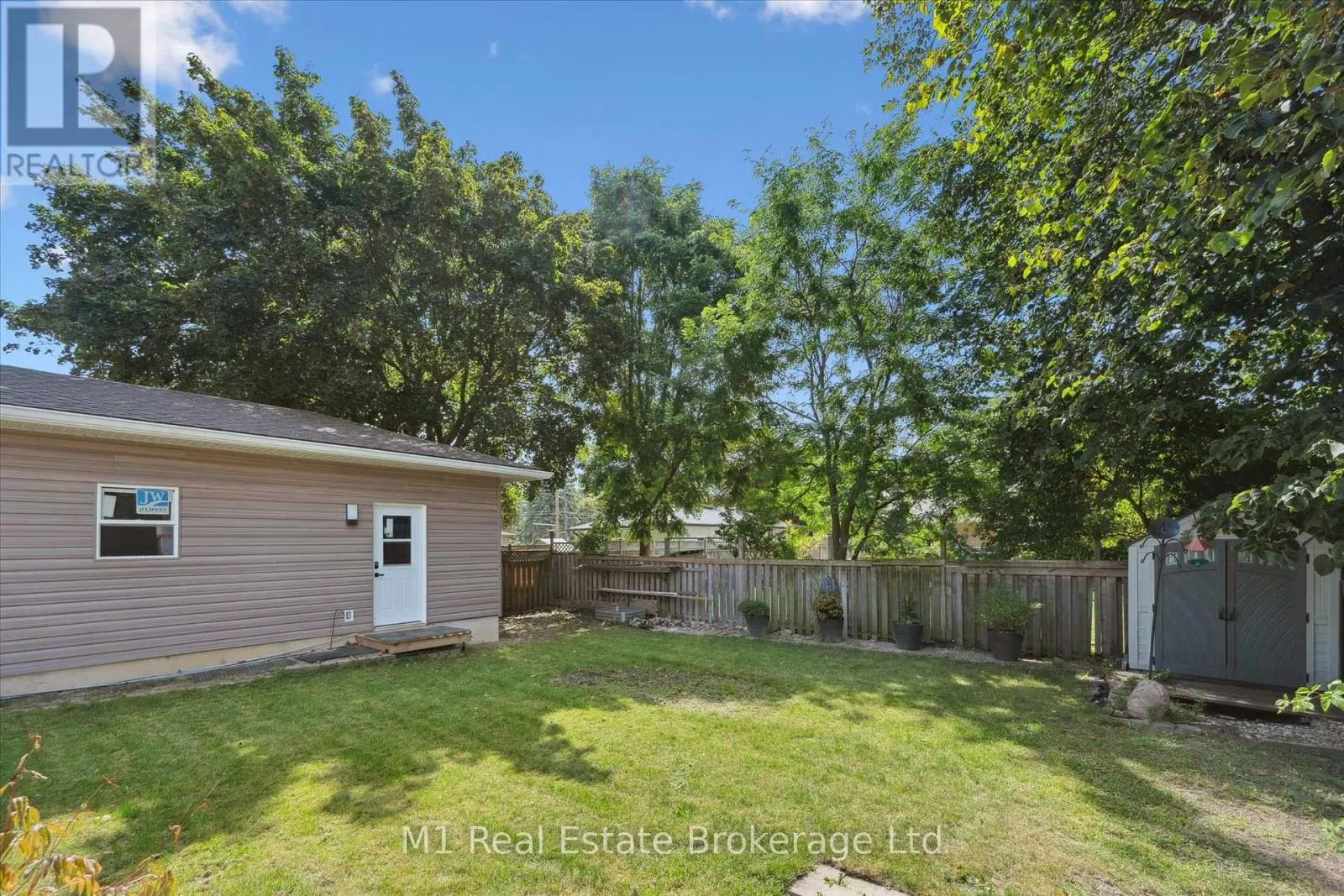 16 HASTINGS BOULEVARD