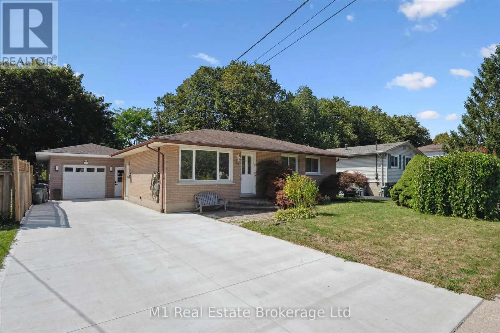 16 HASTINGS BOULEVARD