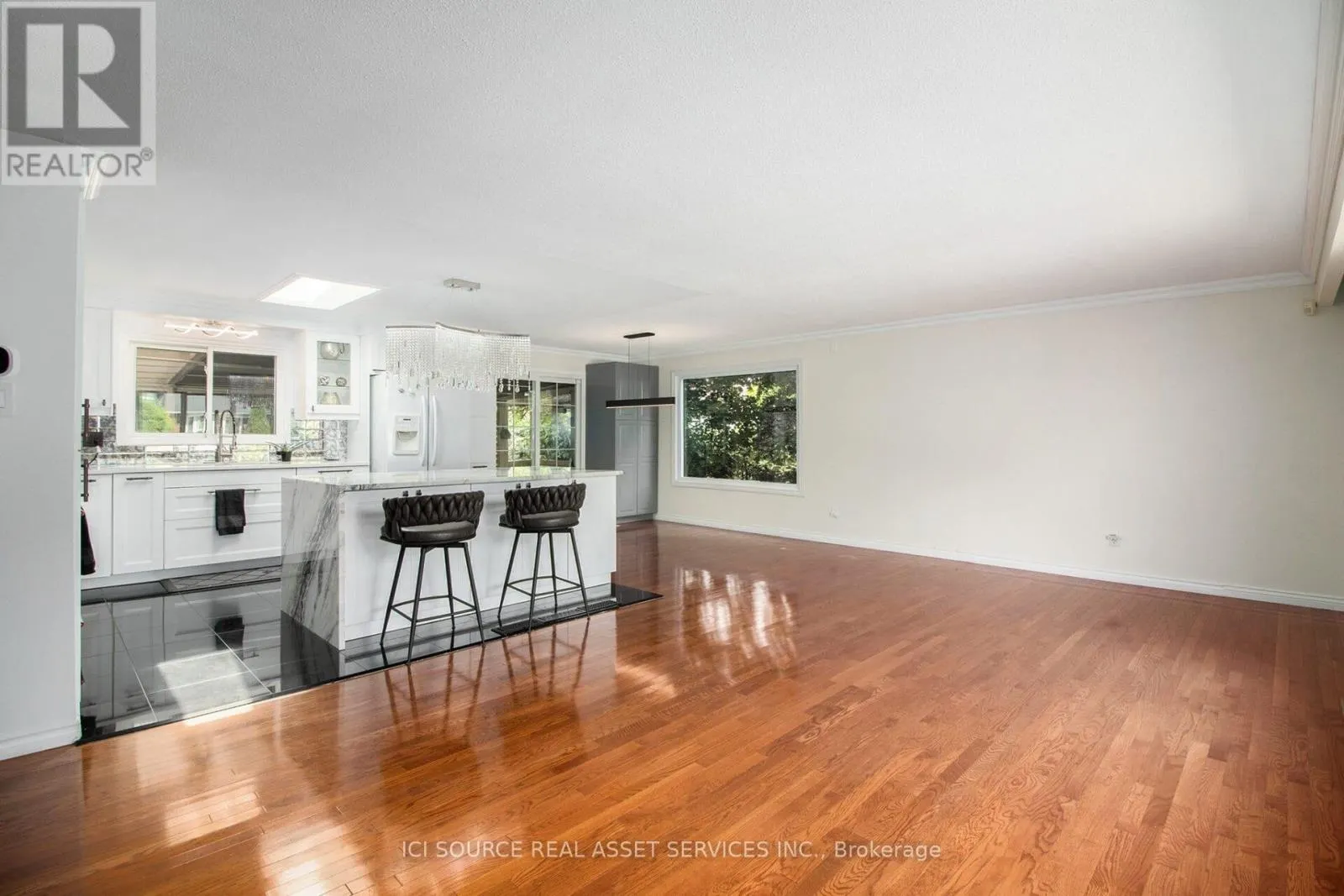 31 WEDGEWOOD CRESCENT