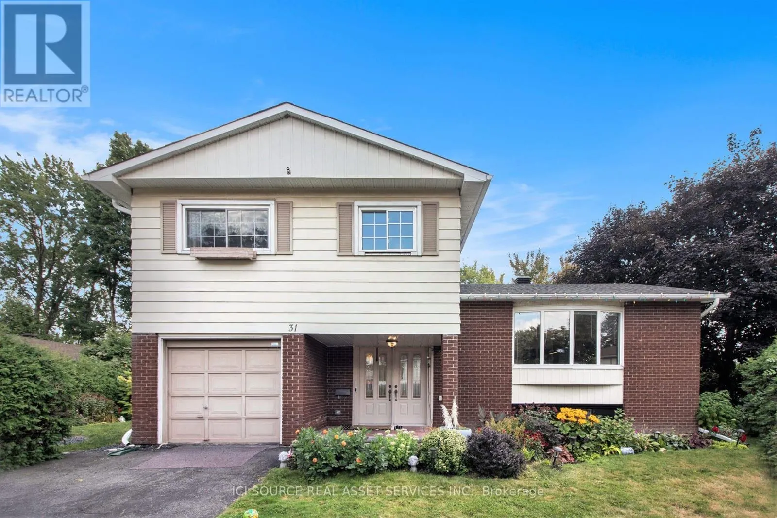 31 WEDGEWOOD CRESCENT