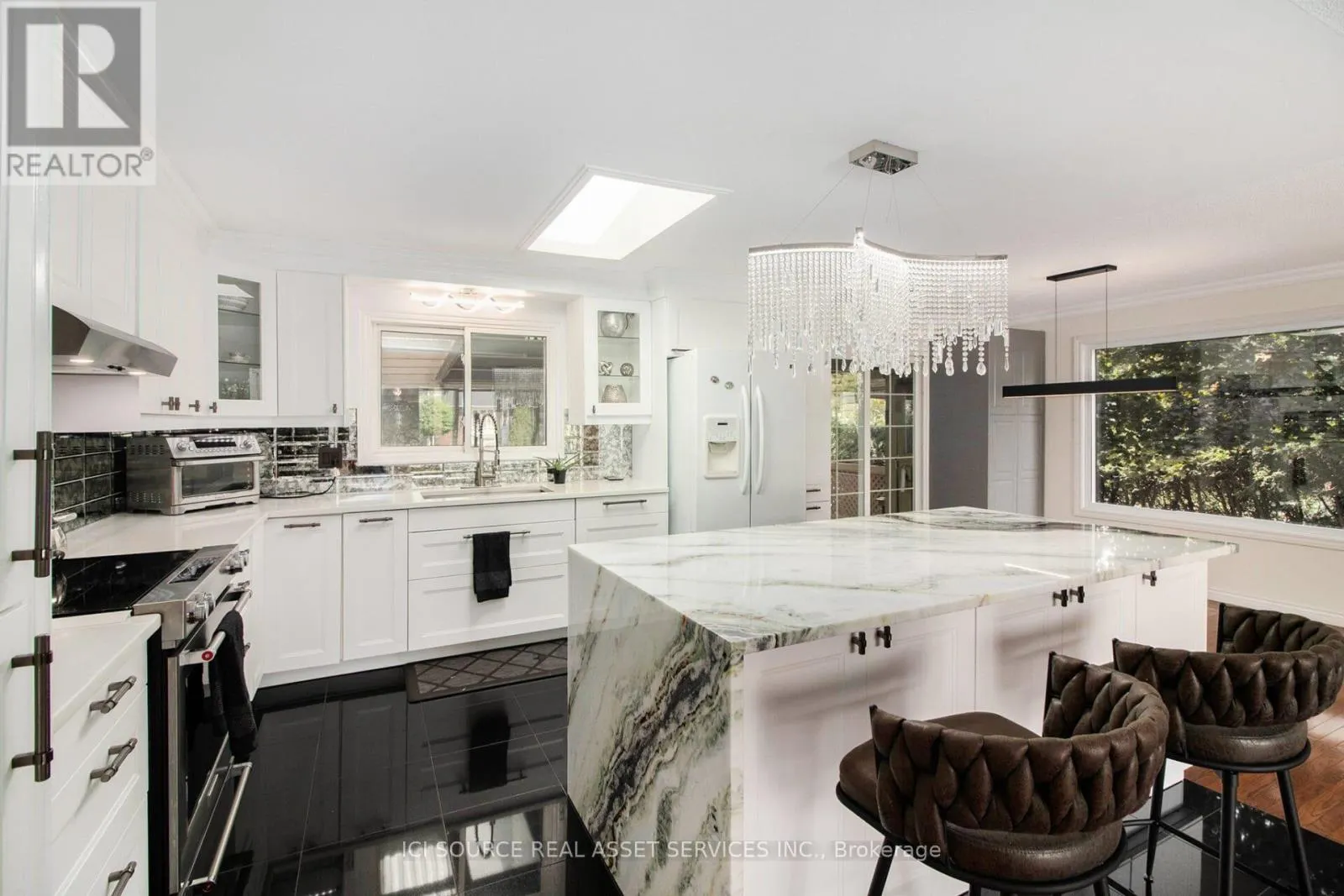 31 WEDGEWOOD CRESCENT