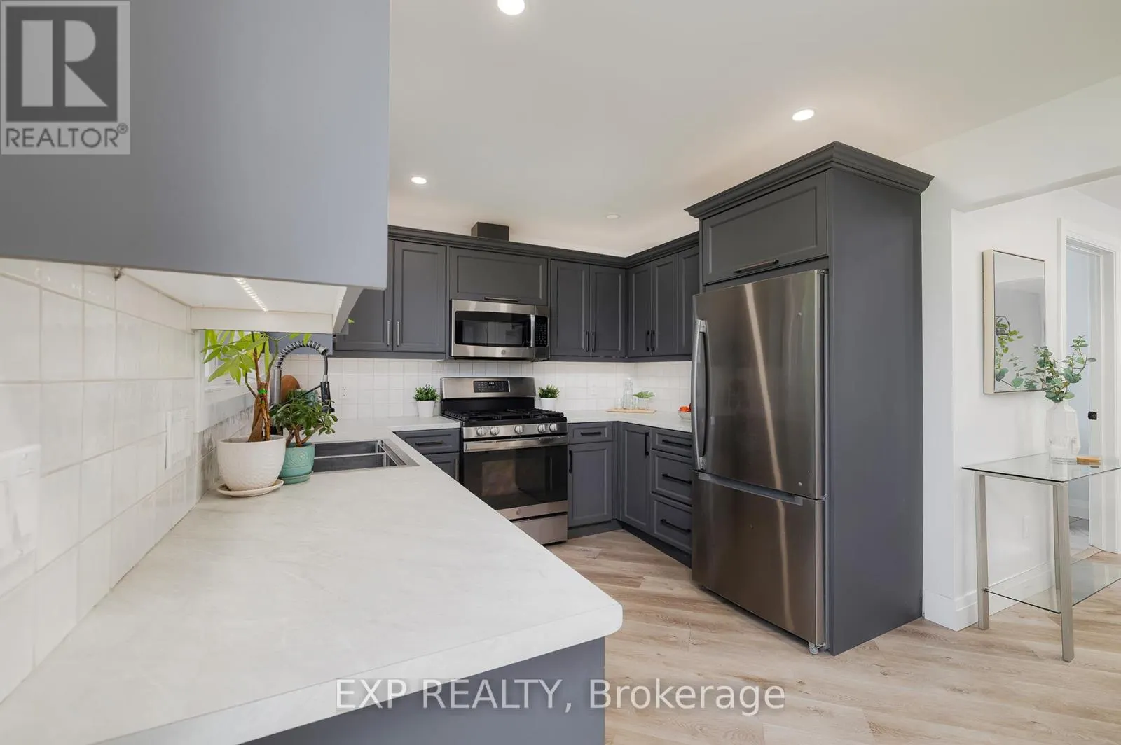 401250 GREY 4 ROAD