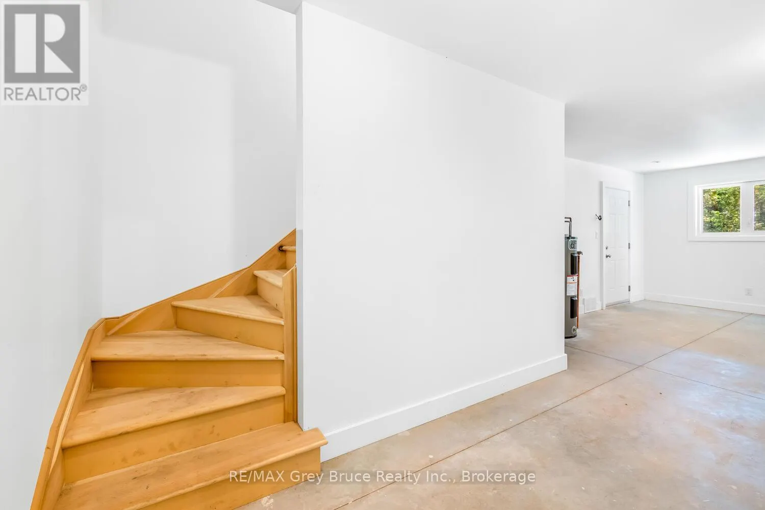38 BAY SHORE AVENUE S