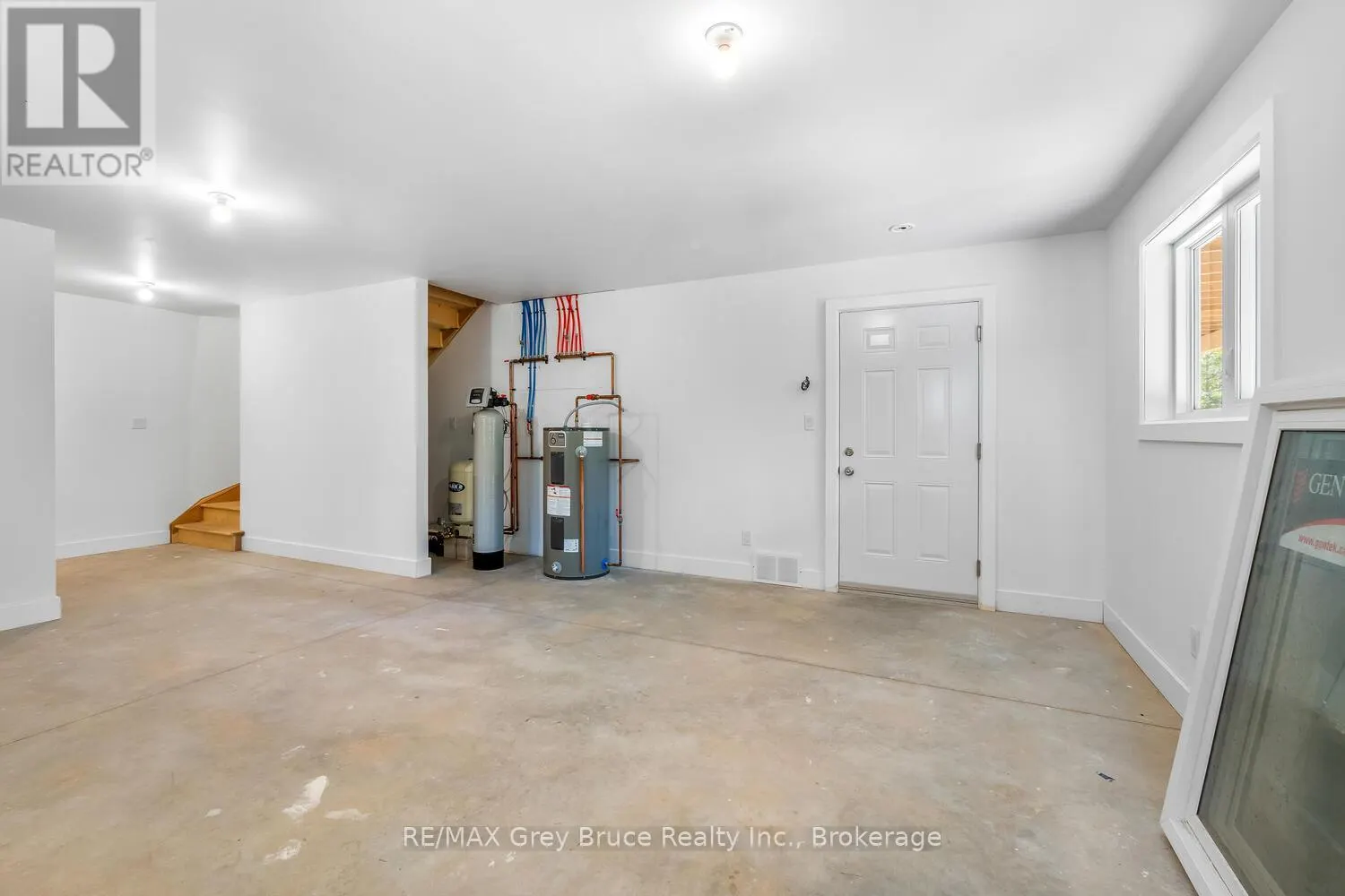 38 BAY SHORE AVENUE S
