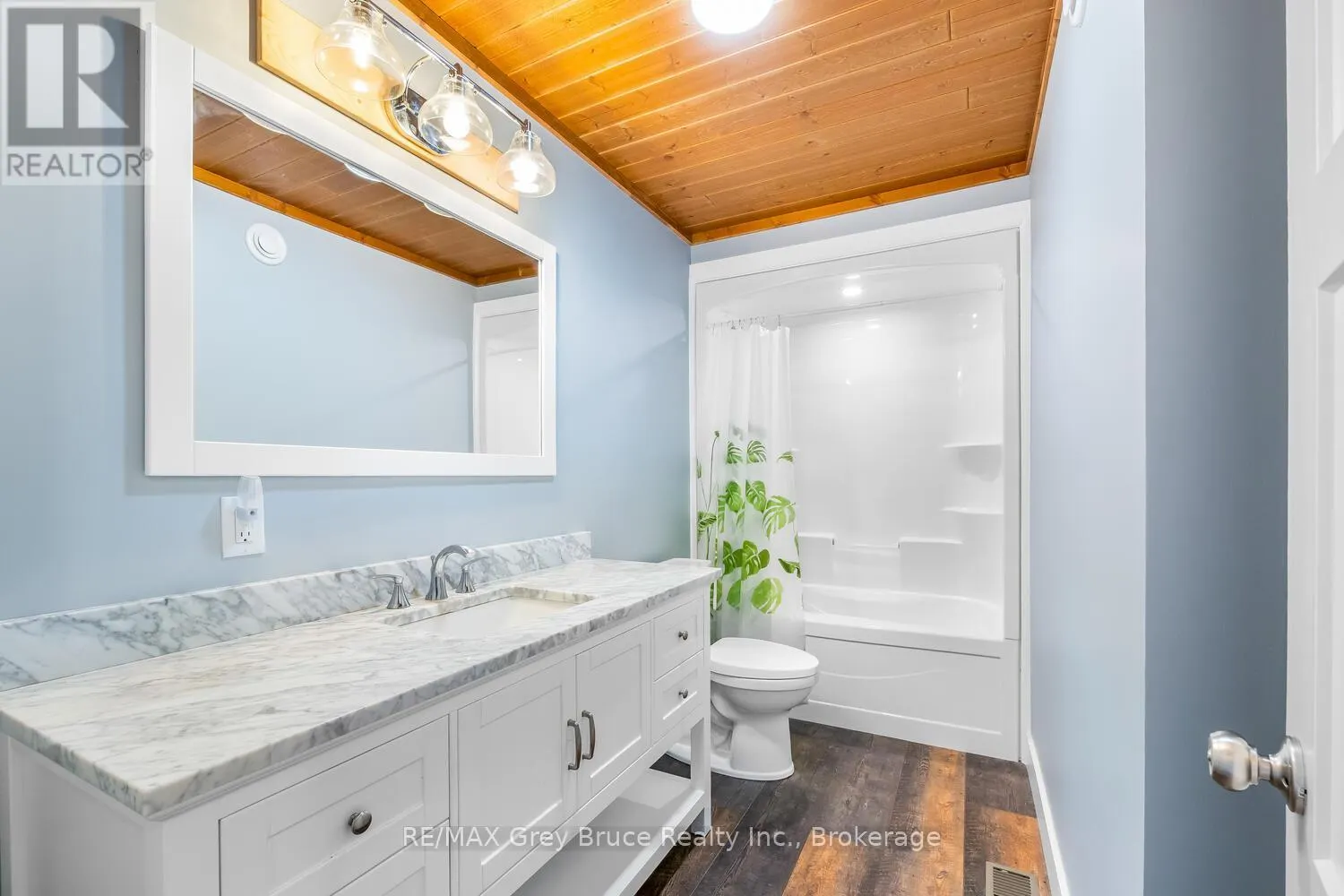 38 BAY SHORE AVENUE S