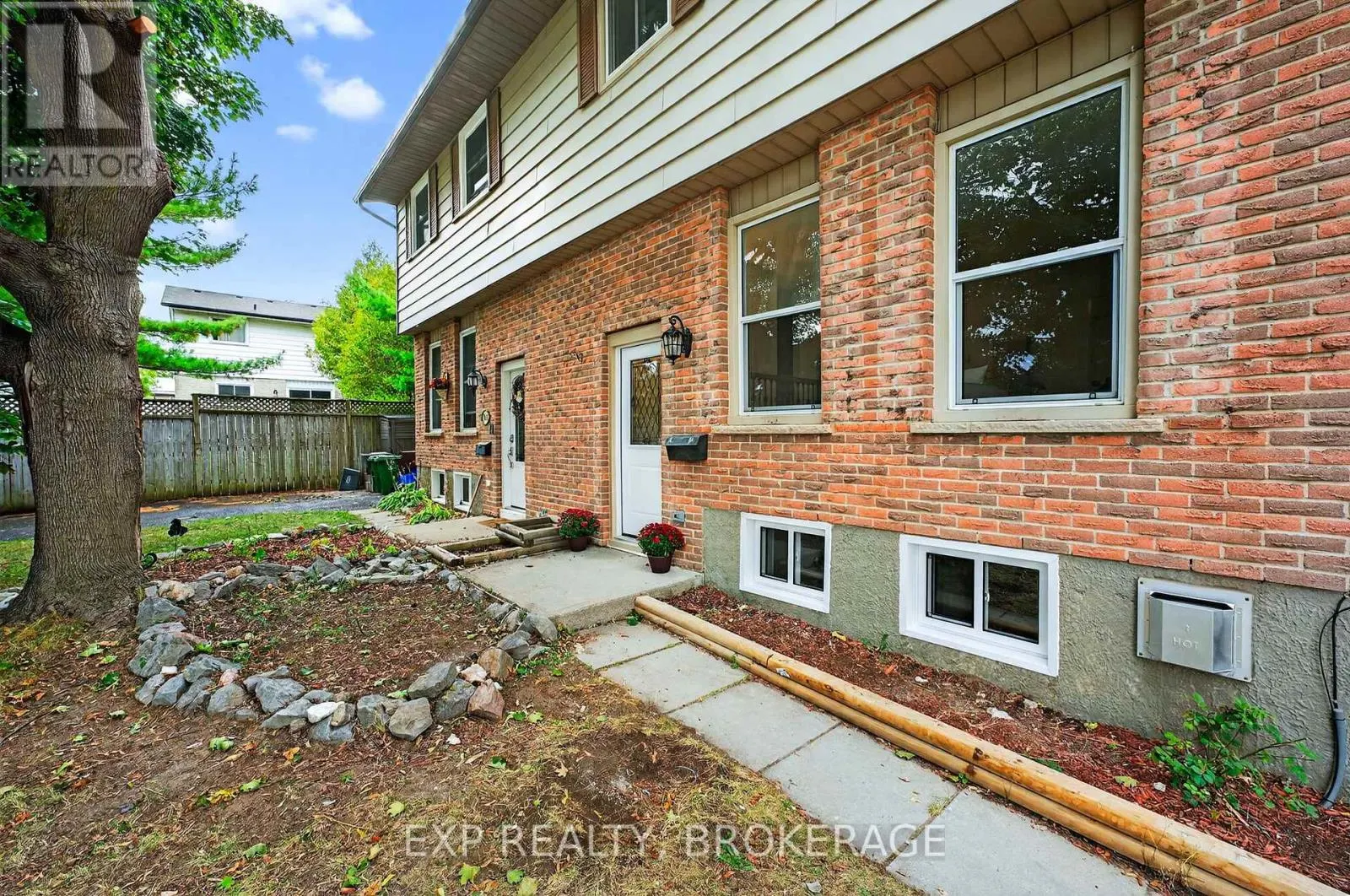 834 CEDARWOOD DRIVE