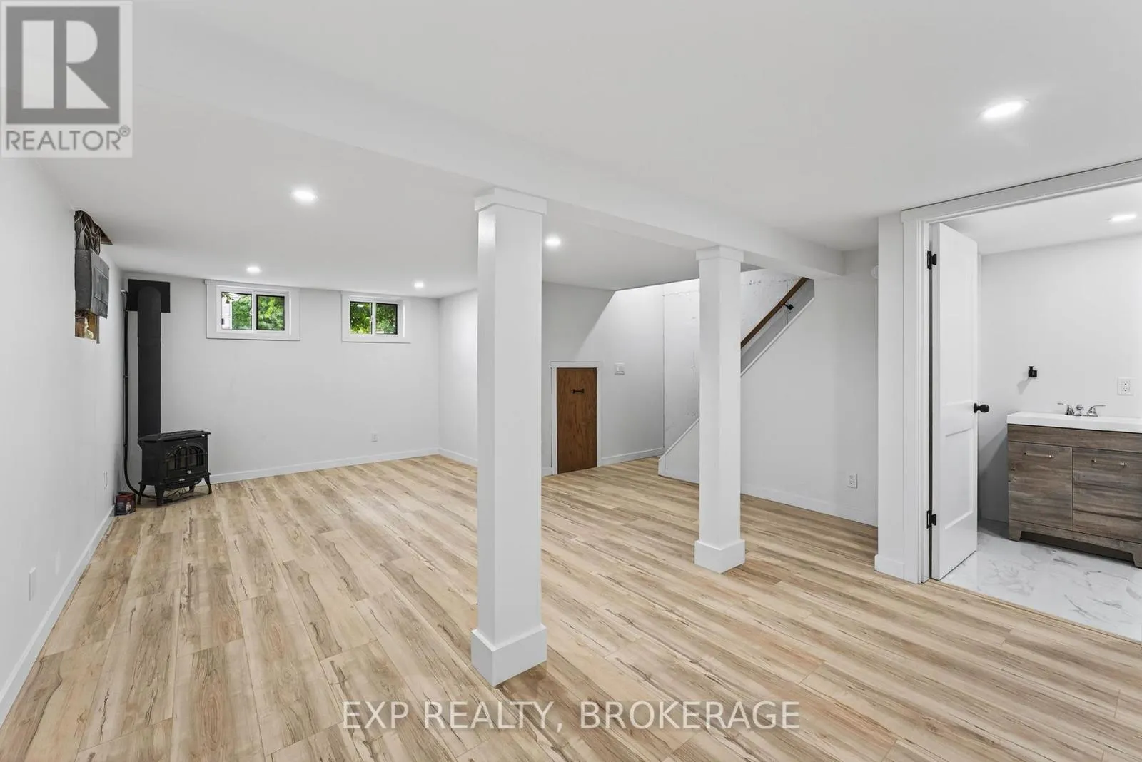 834 CEDARWOOD DRIVE