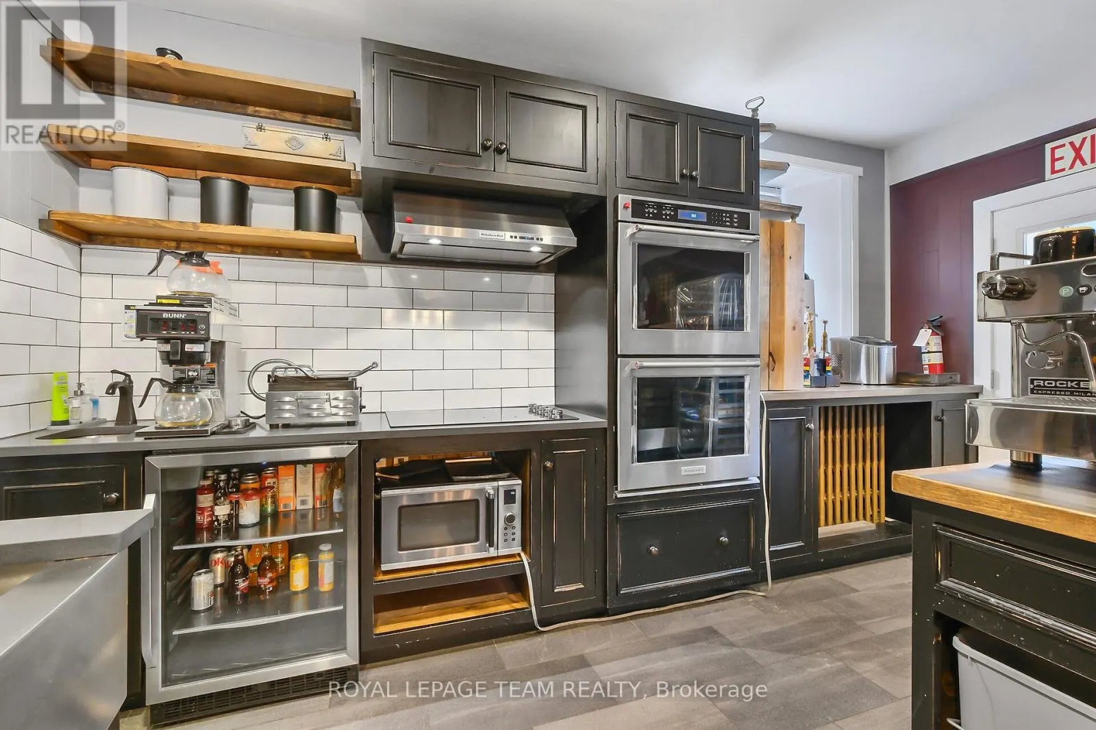 6 SPENCER STREET S