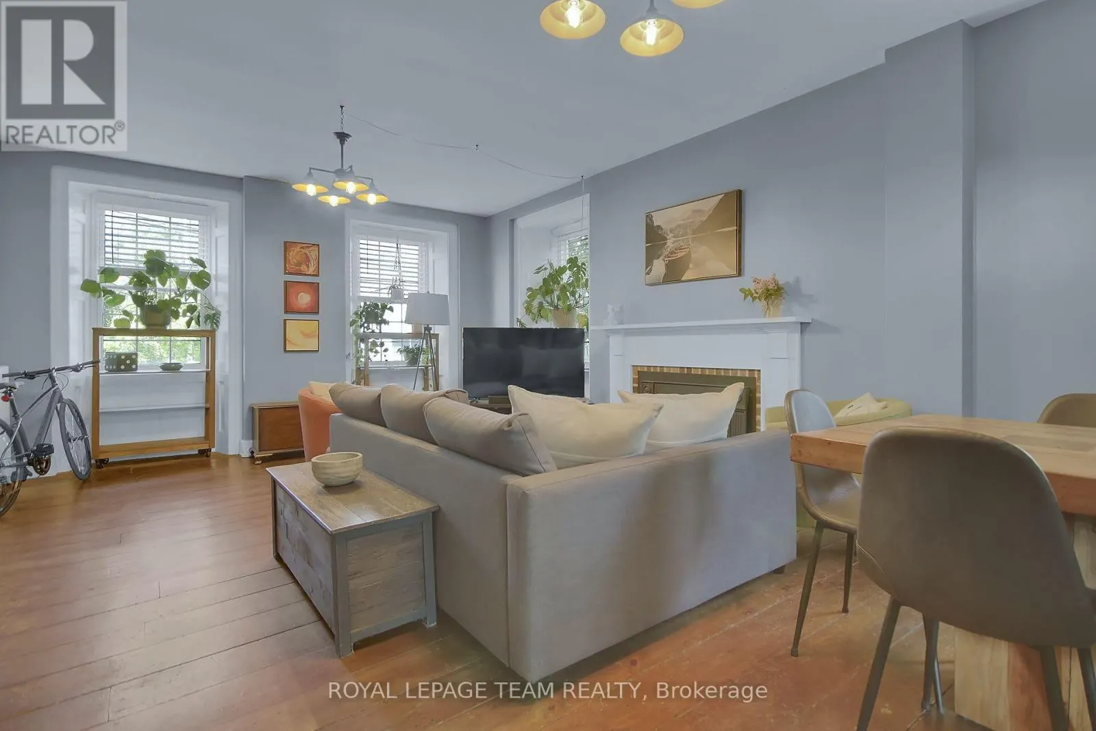 6 SPENCER STREET S