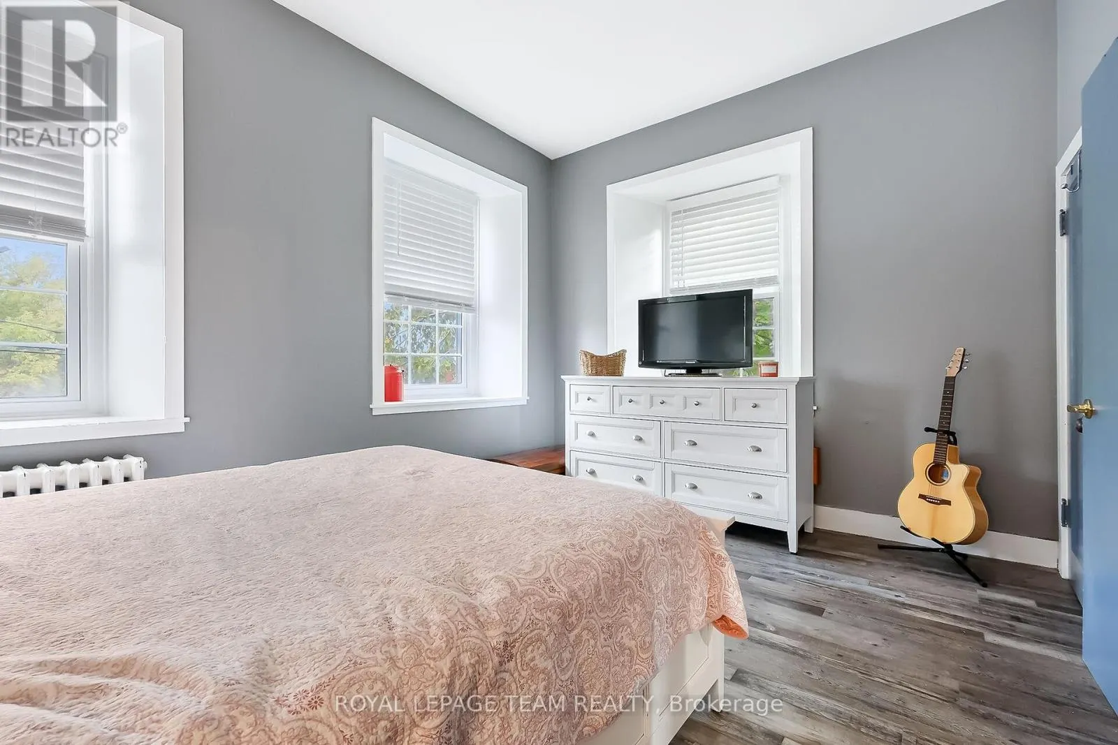 6 SPENCER STREET S