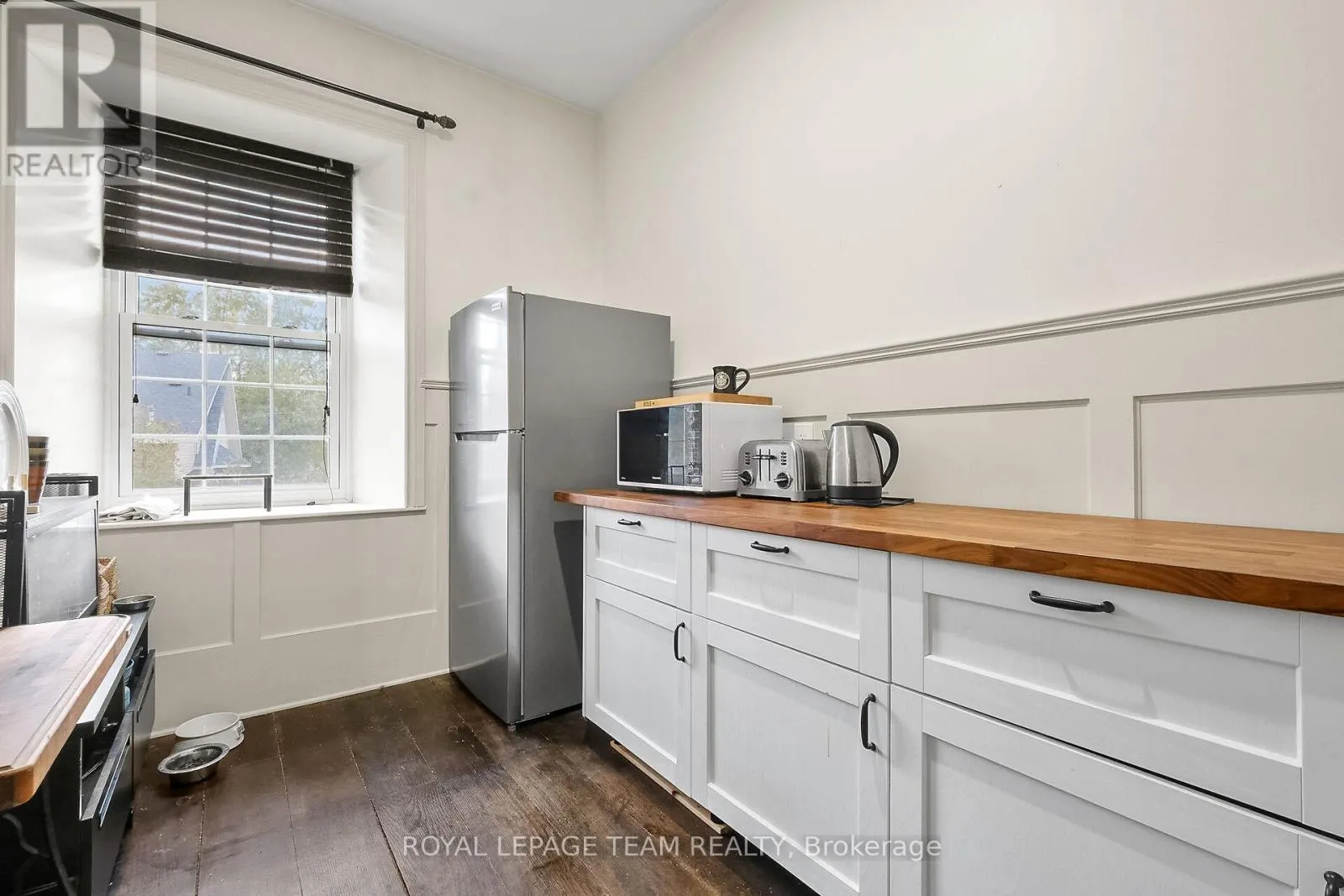 6 SPENCER STREET S