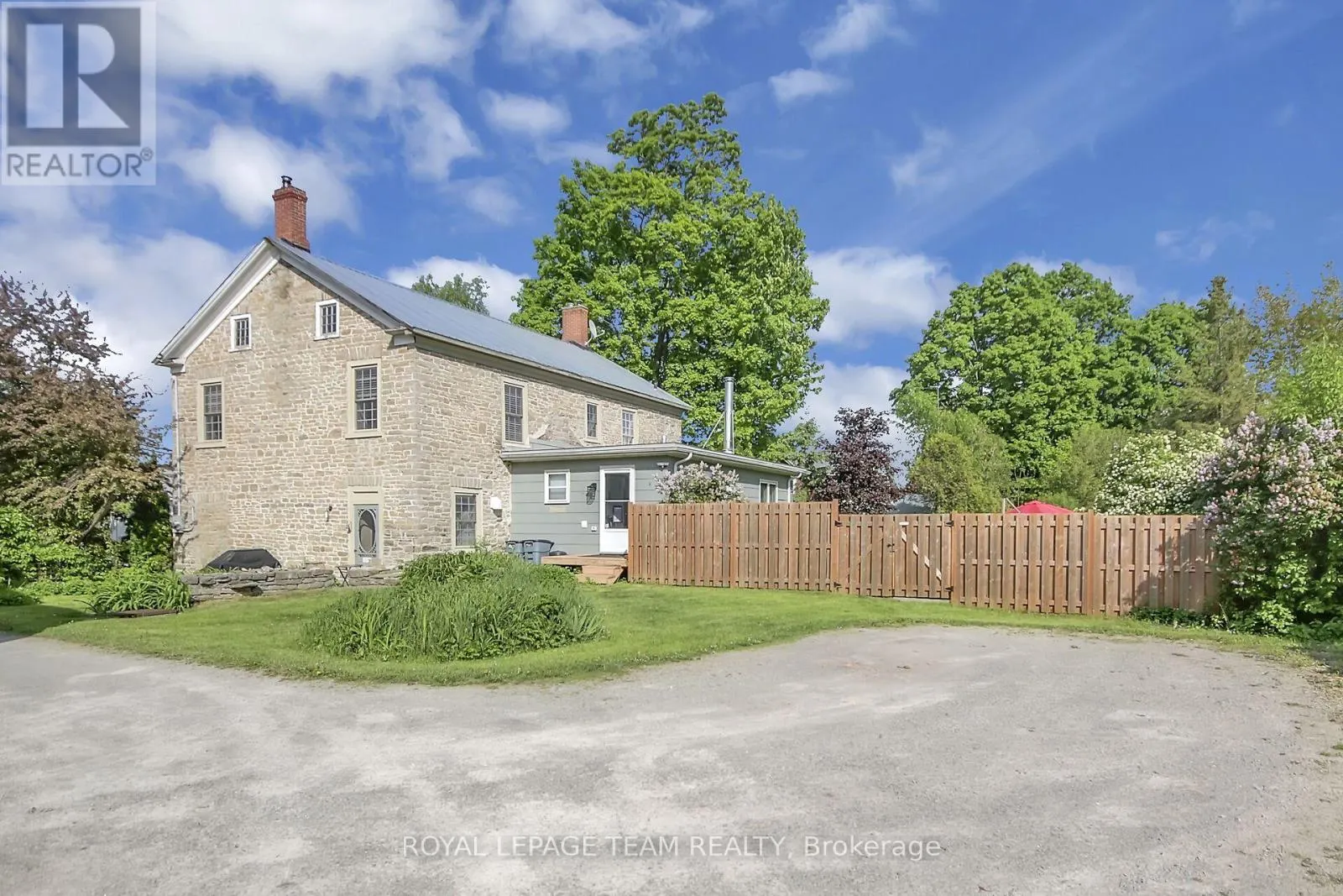 6 SPENCER STREET S