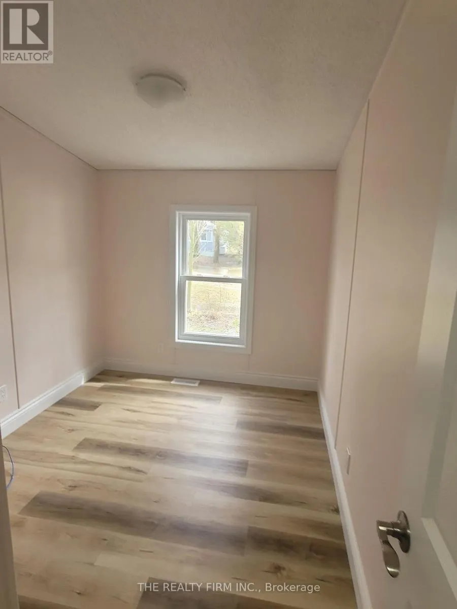 18 - 75049 HENSALL ROAD, #18