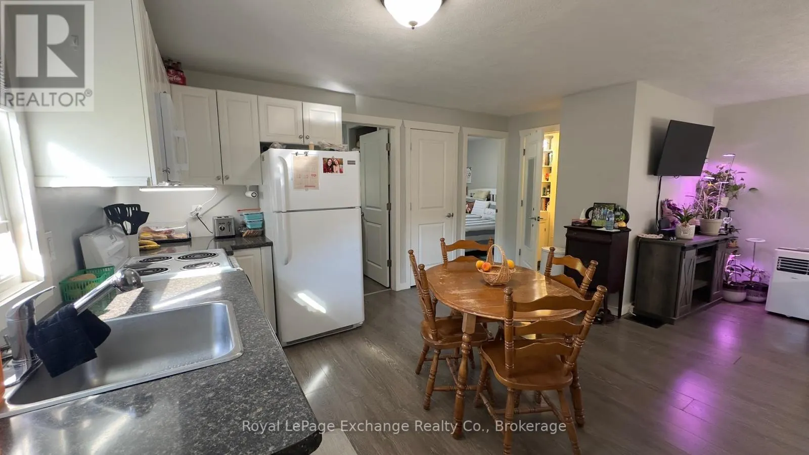 127 YONGE STREET S