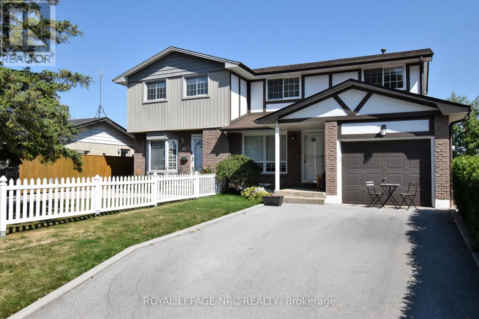 23 GREYSTONE CRESCENT
