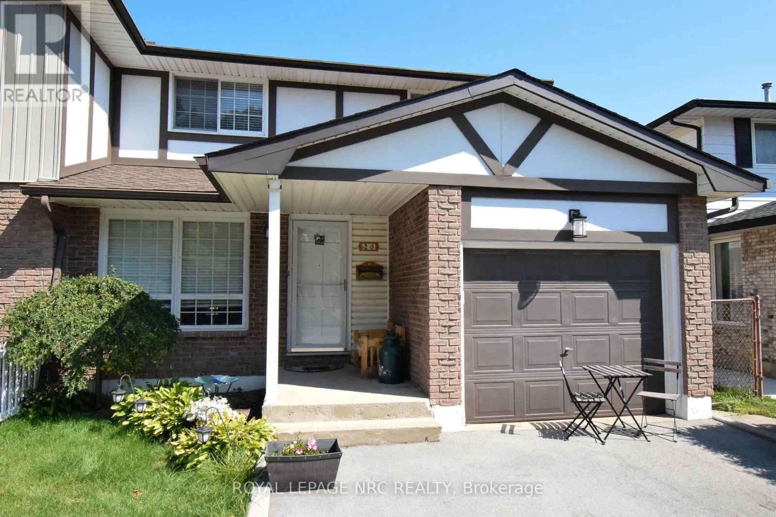 23 GREYSTONE CRESCENT