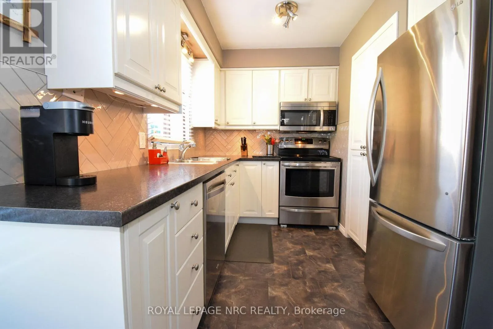 23 GREYSTONE CRESCENT