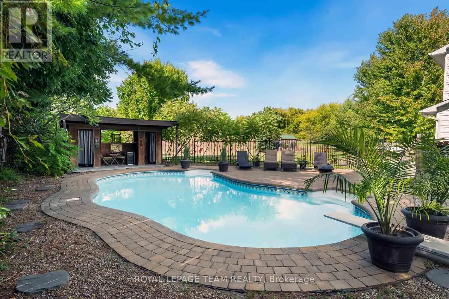 1271 COLLIER CRESCENT