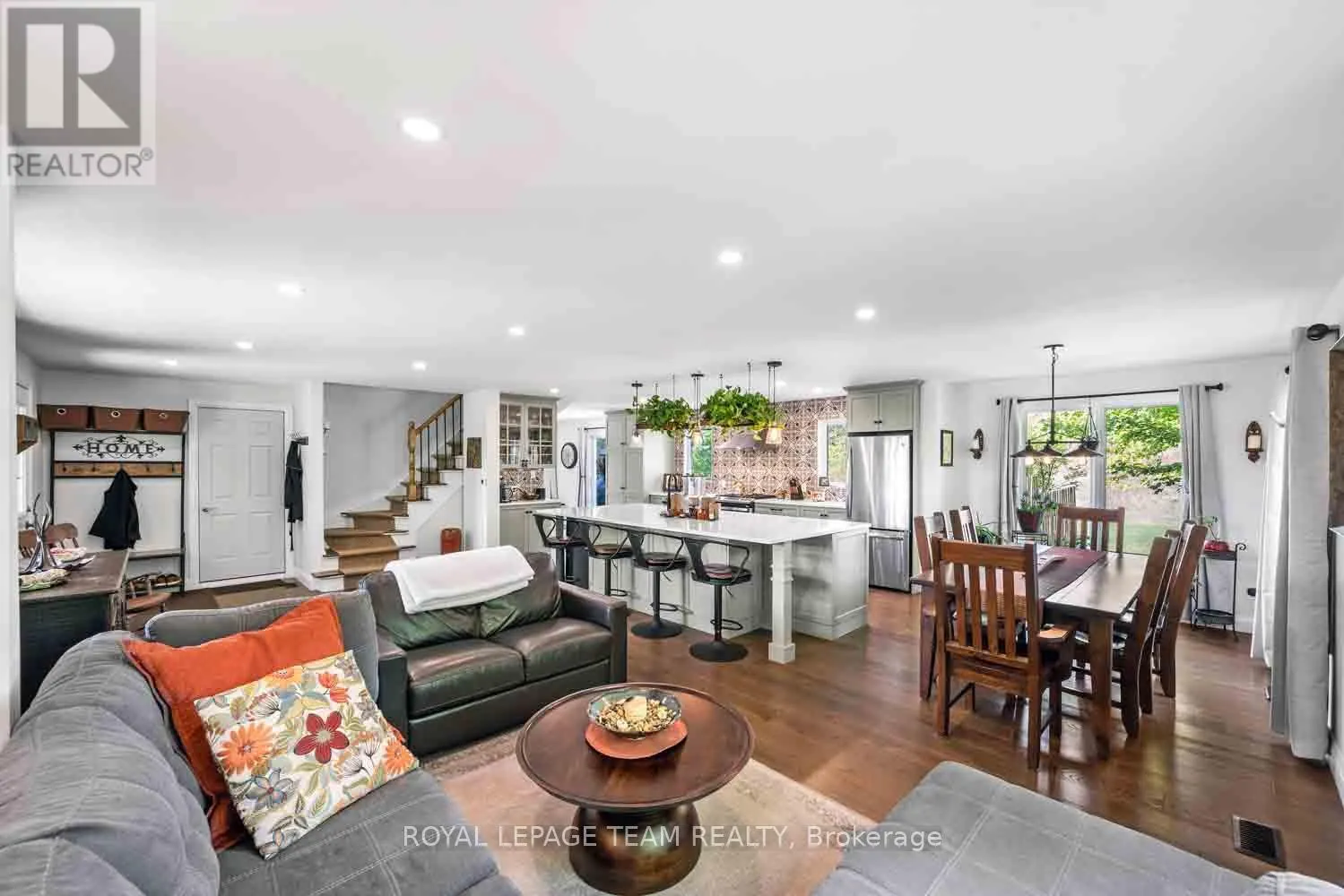 1271 COLLIER CRESCENT