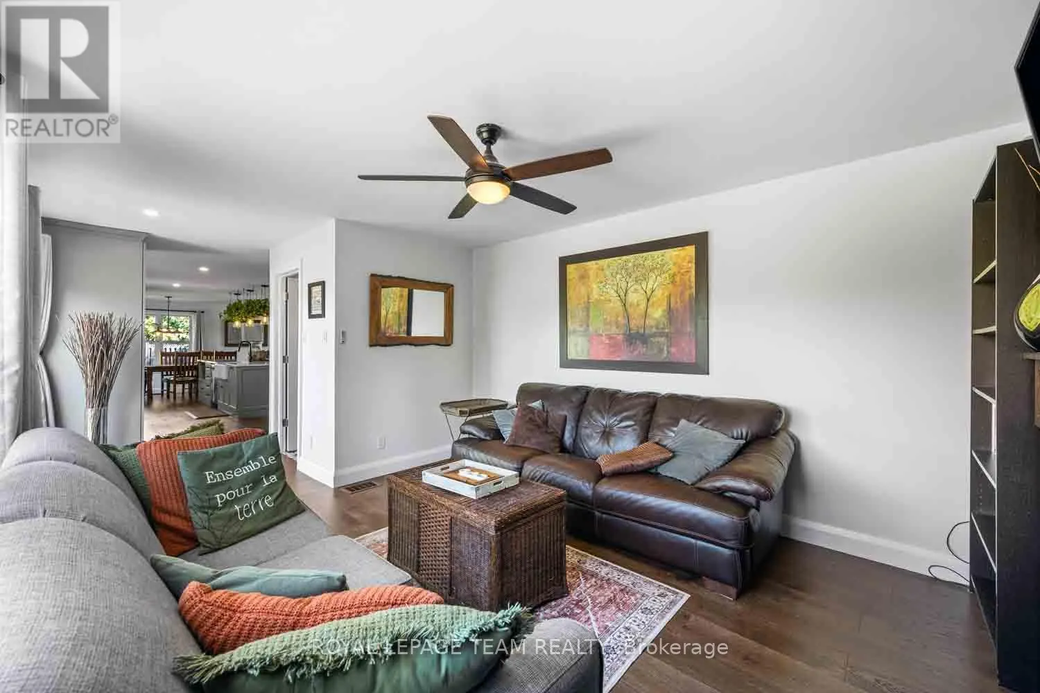 1271 COLLIER CRESCENT