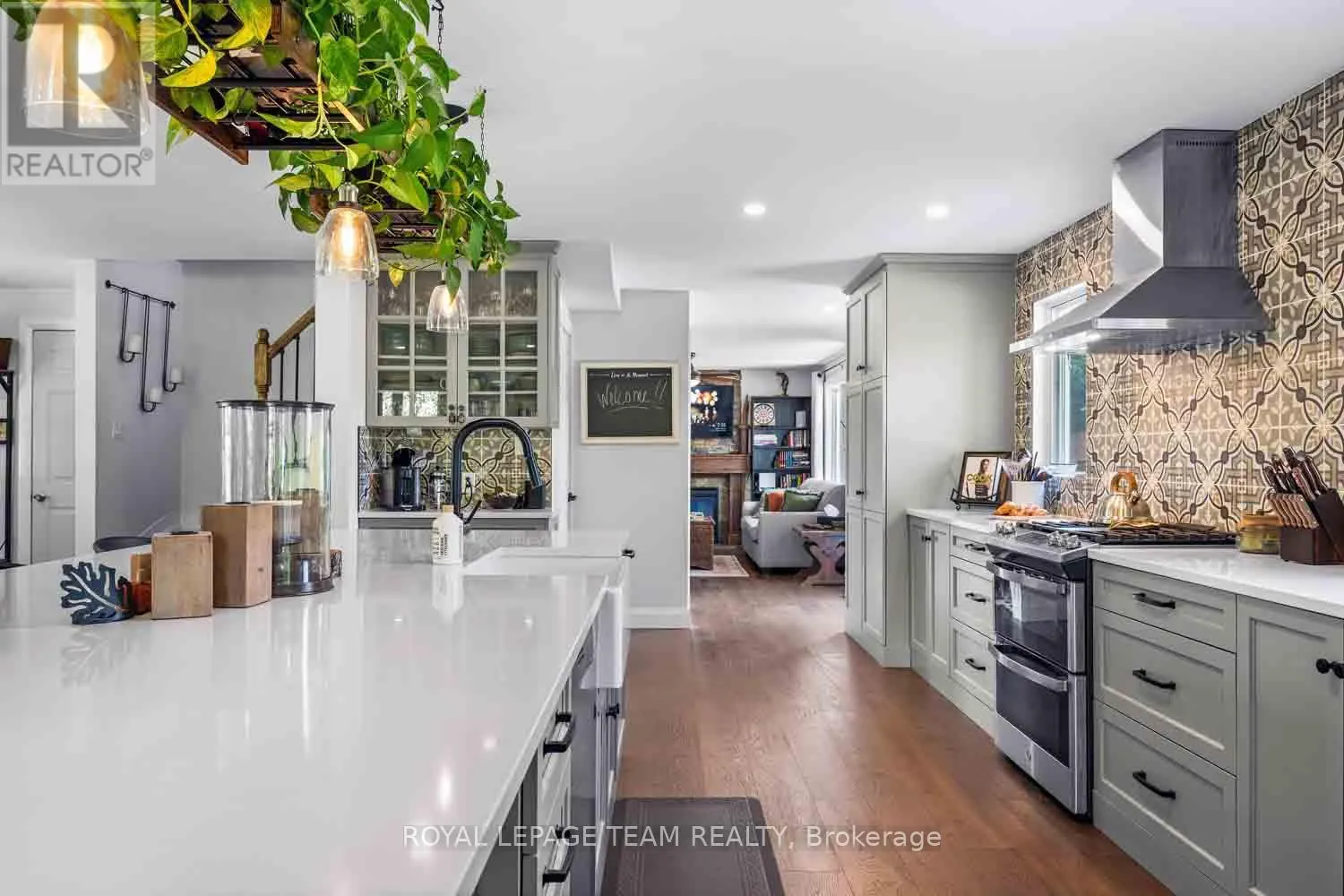 1271 COLLIER CRESCENT