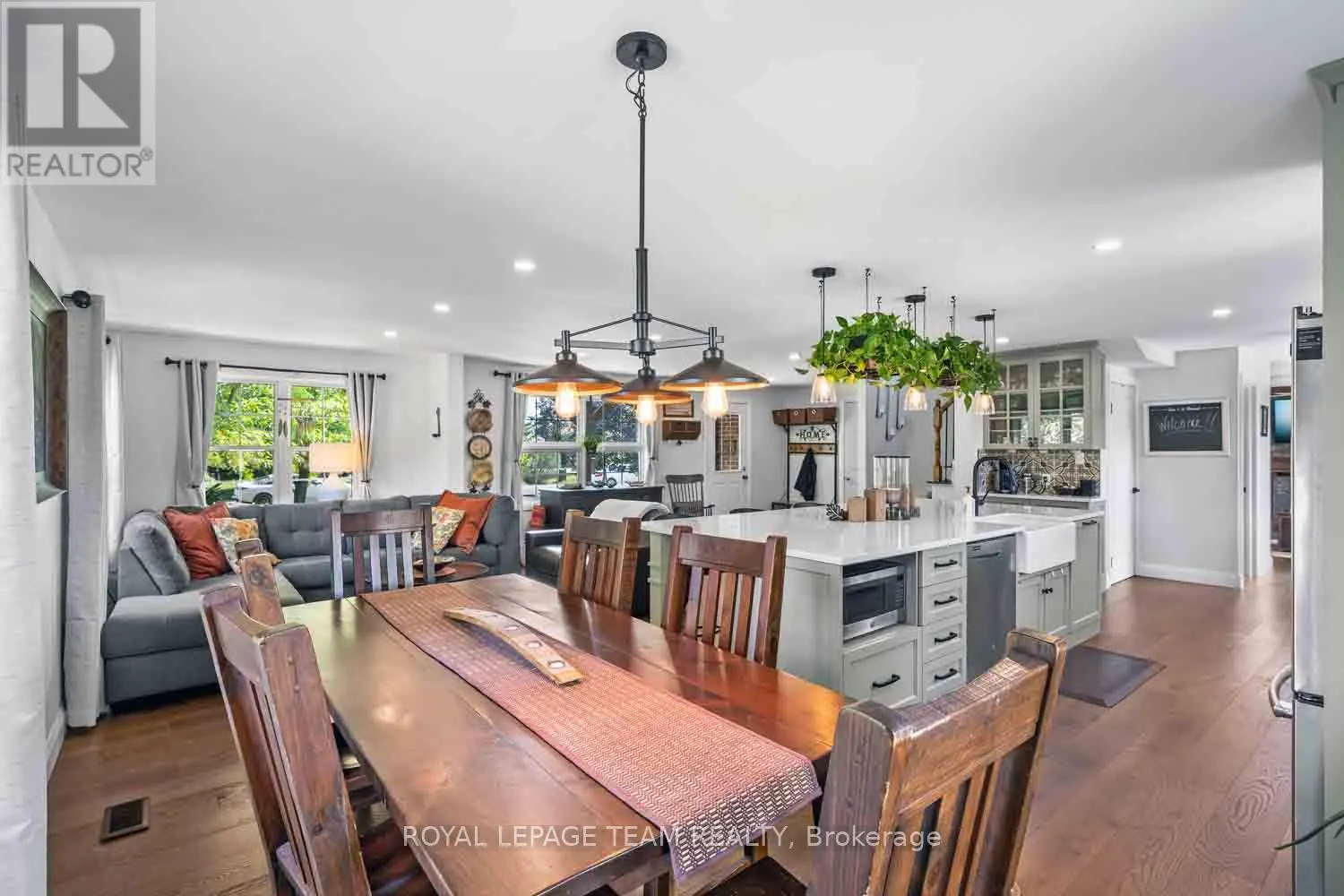 1271 COLLIER CRESCENT
