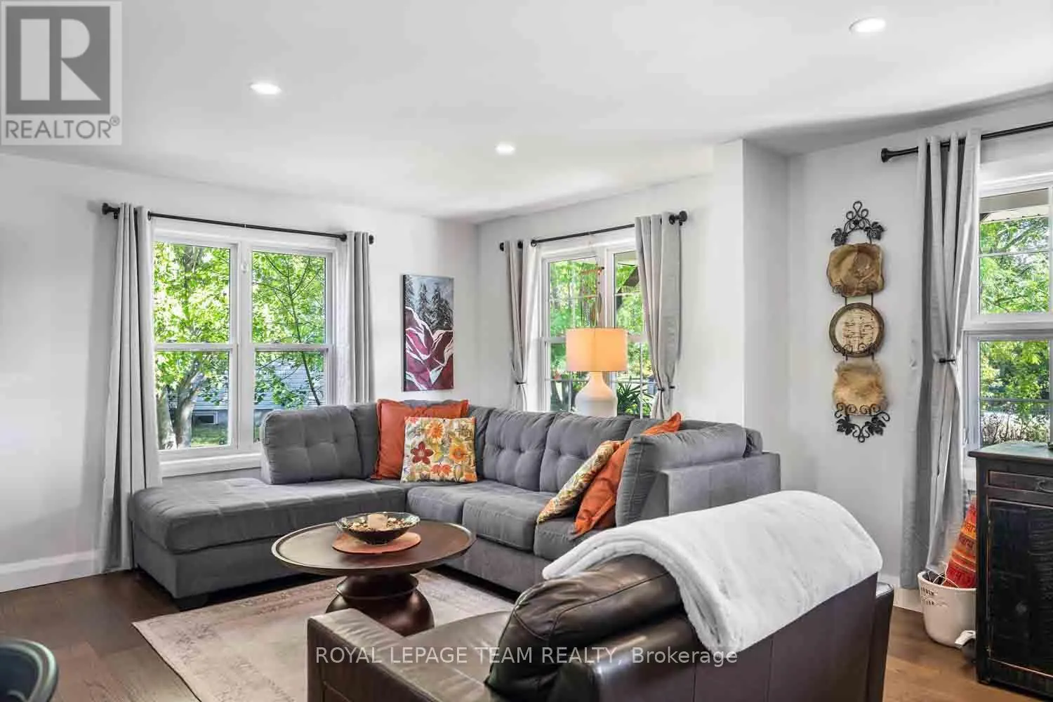 1271 COLLIER CRESCENT