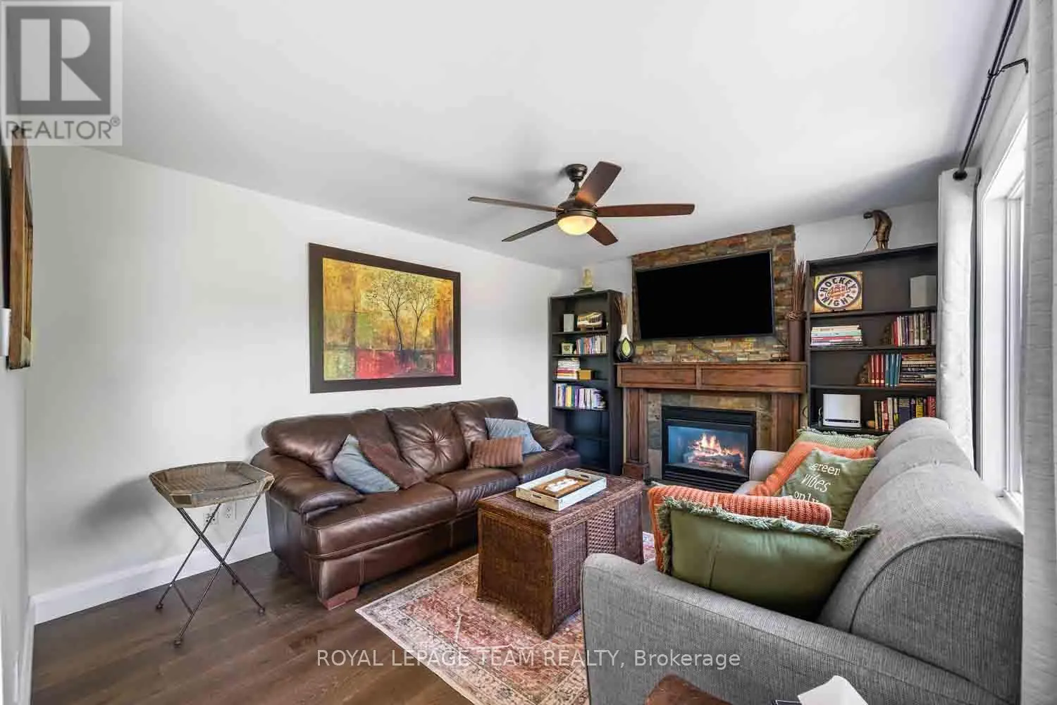 1271 COLLIER CRESCENT