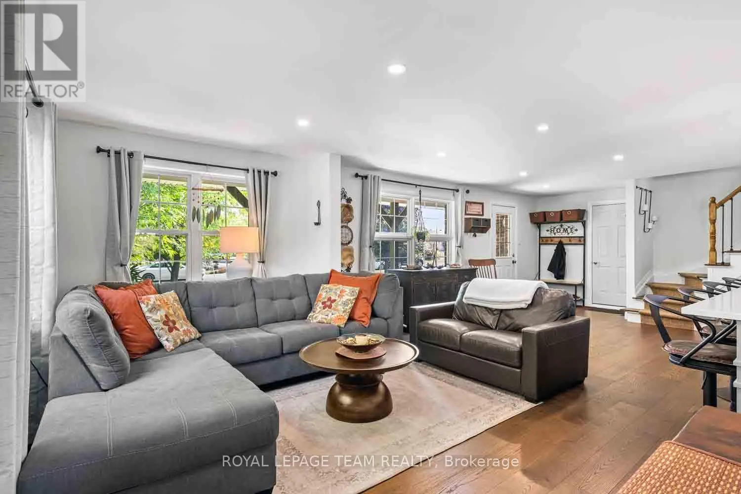 1271 COLLIER CRESCENT