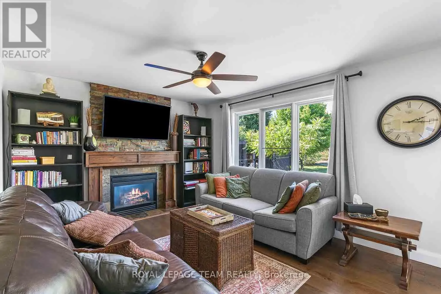 1271 COLLIER CRESCENT
