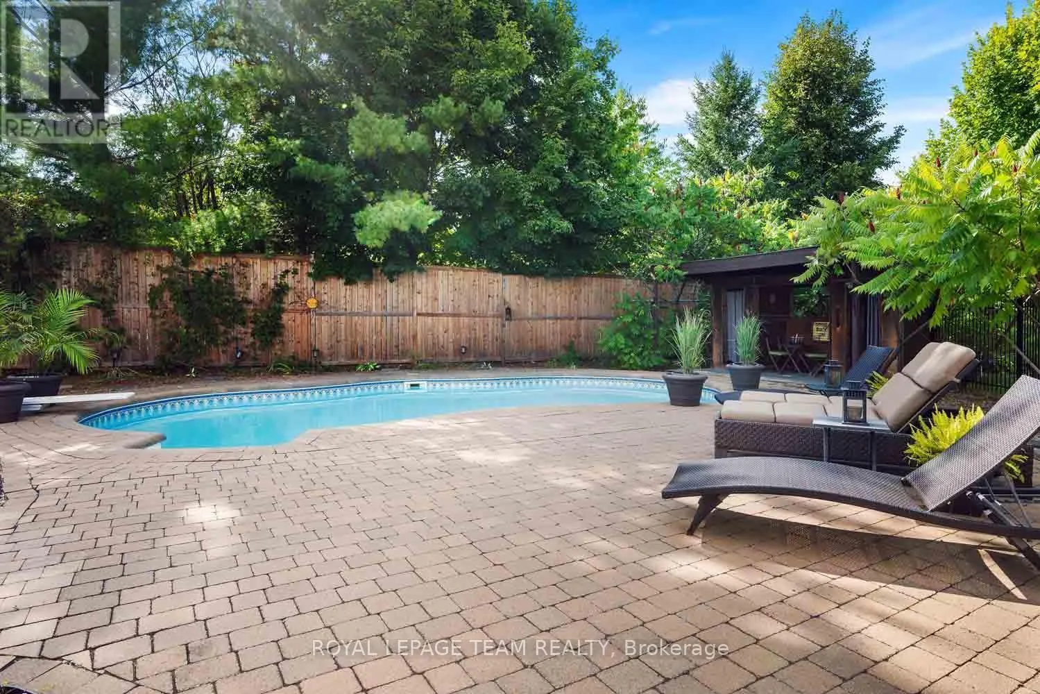 1271 COLLIER CRESCENT