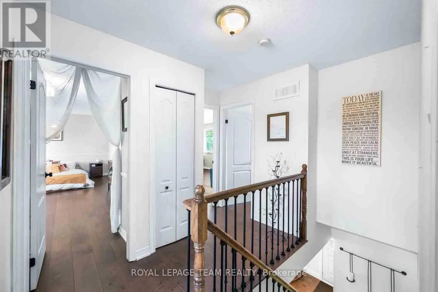 1271 COLLIER CRESCENT