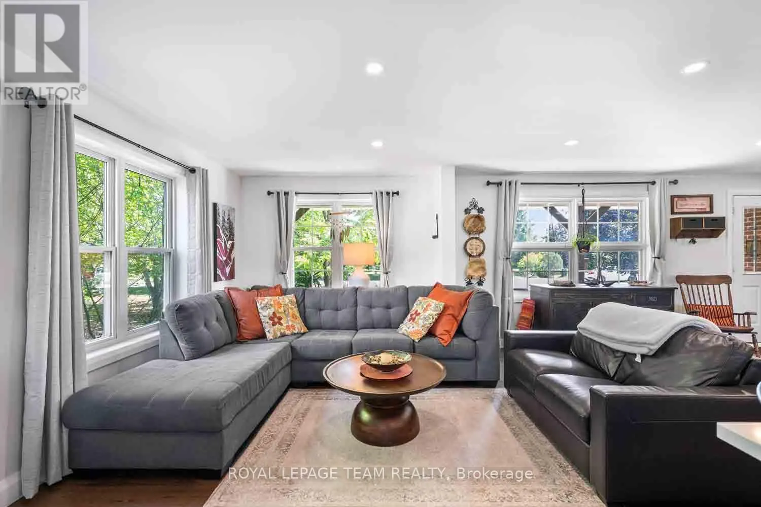 1271 COLLIER CRESCENT