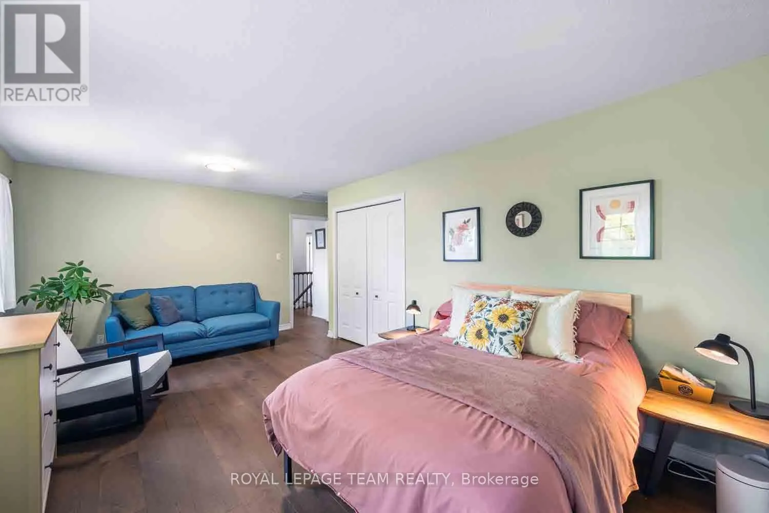 1271 COLLIER CRESCENT