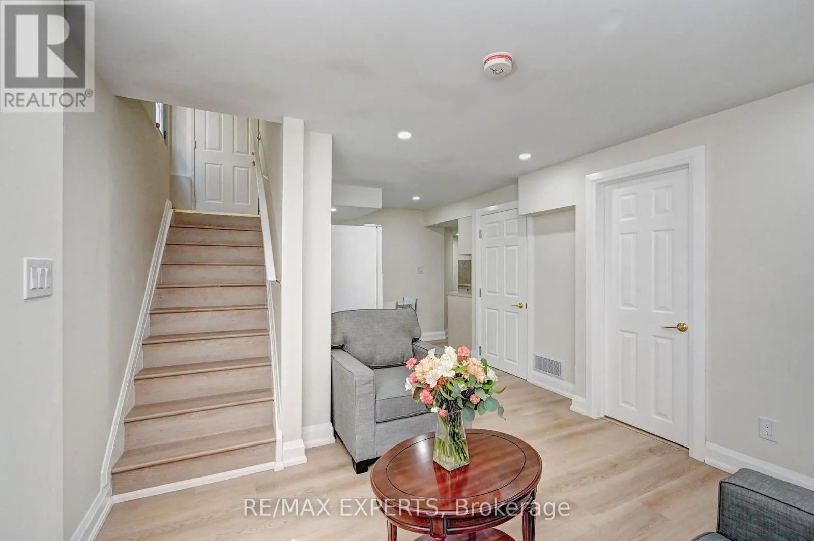 7 HENHOEFFER CRESCENT