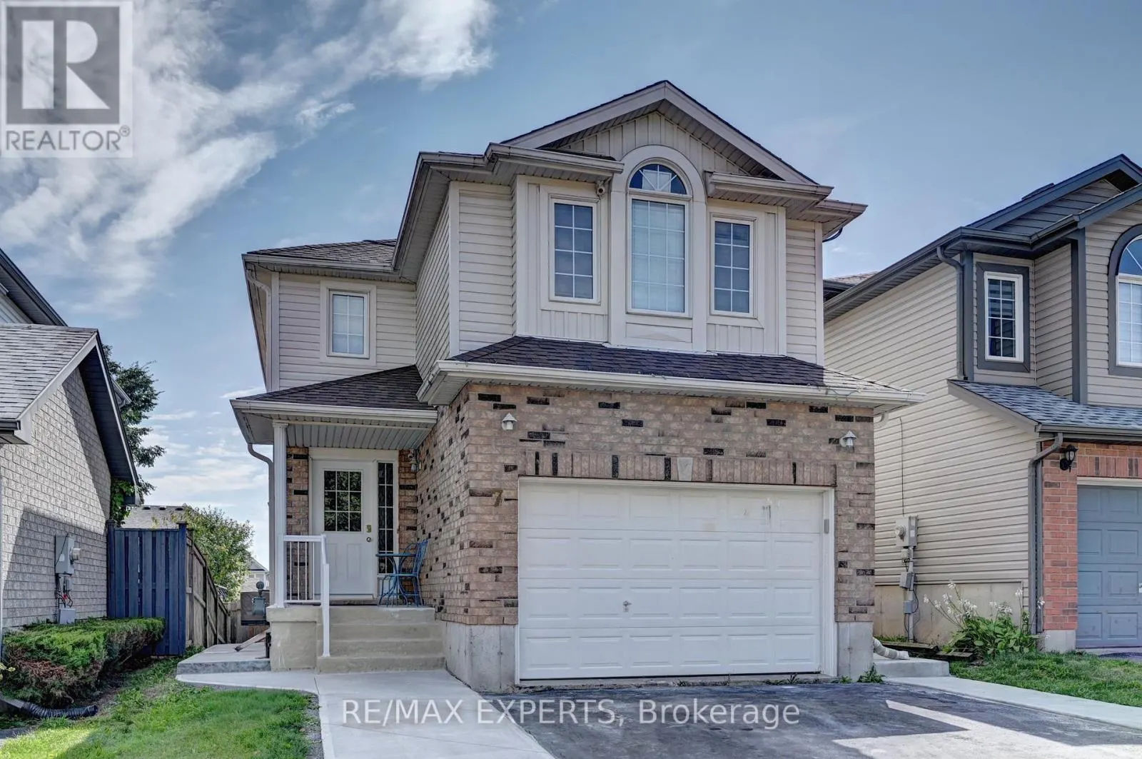7 HENHOEFFER CRESCENT
