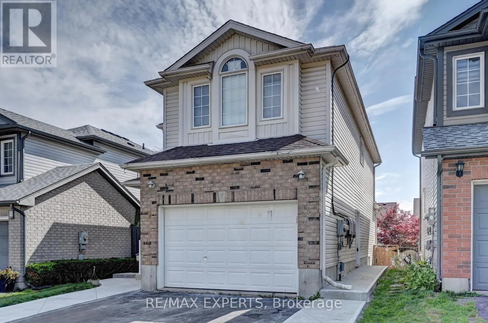 7 HENHOEFFER CRESCENT