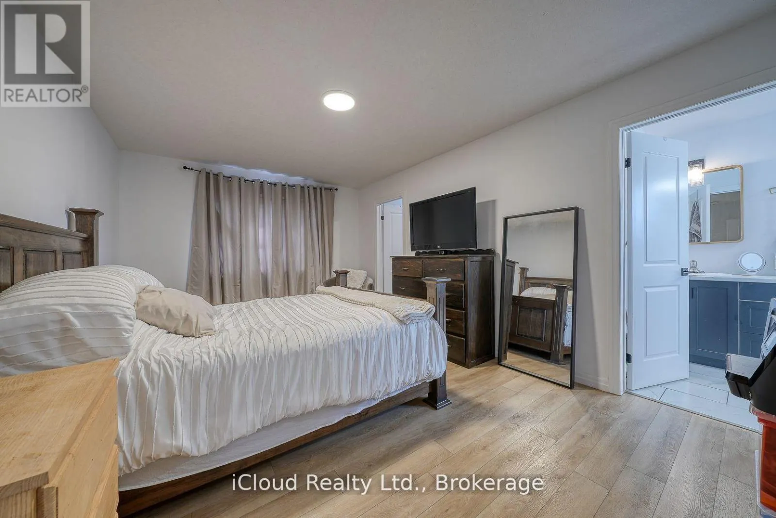 15 CURREN CRESCENT