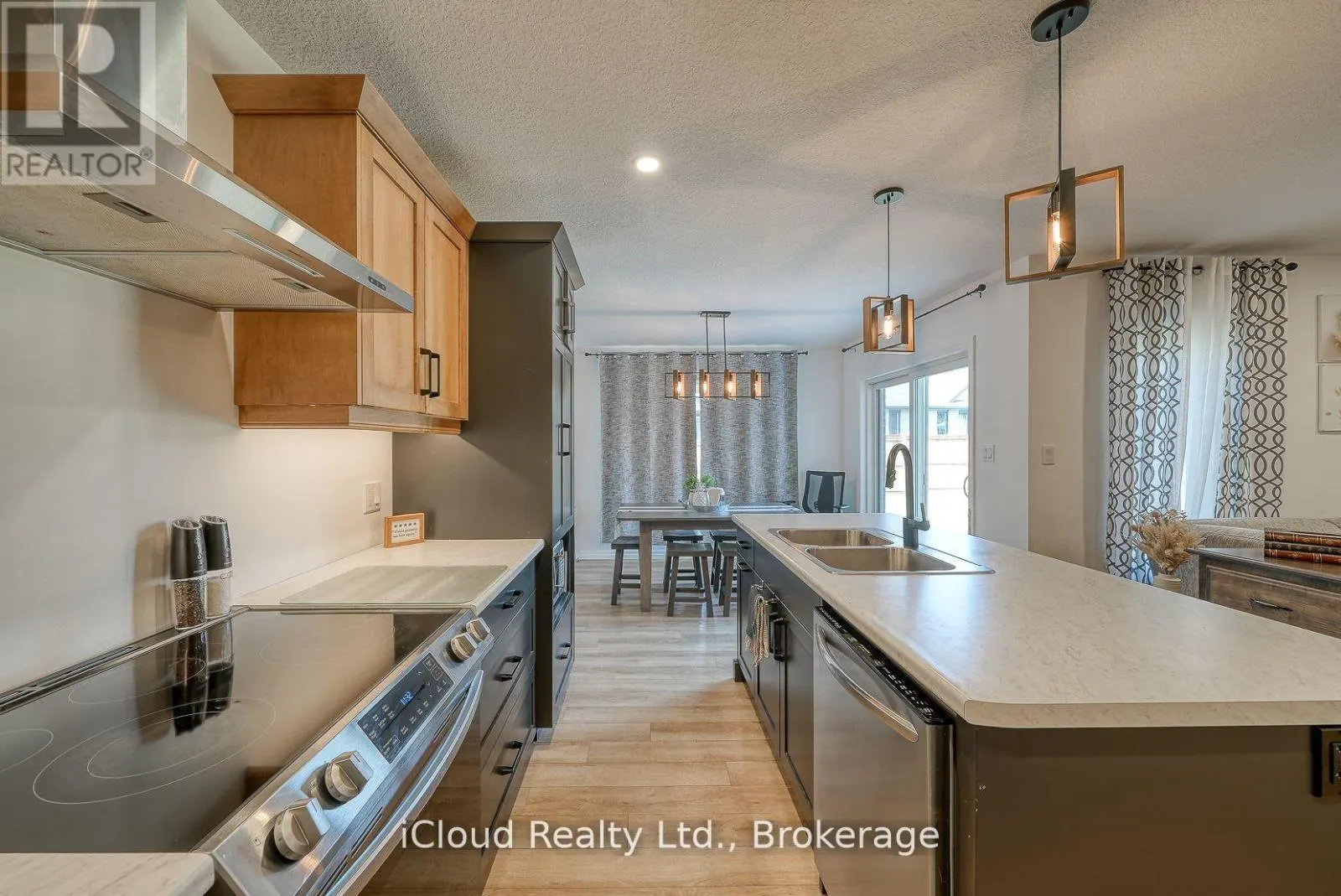 15 CURREN CRESCENT