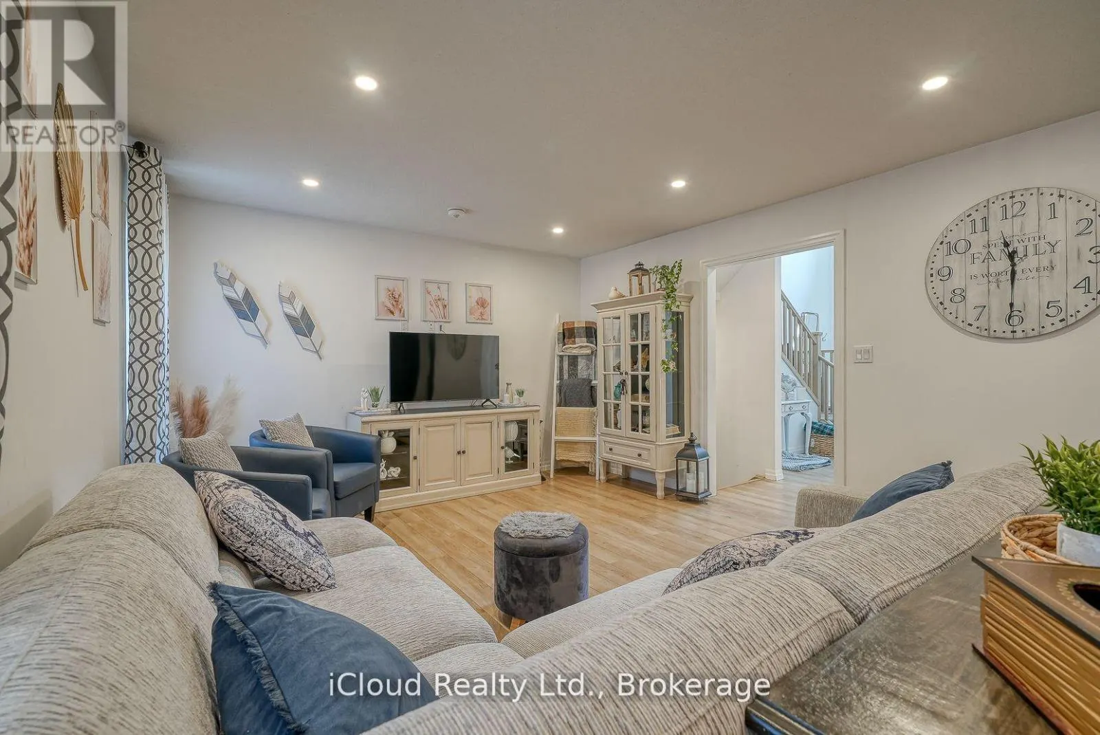 15 CURREN CRESCENT