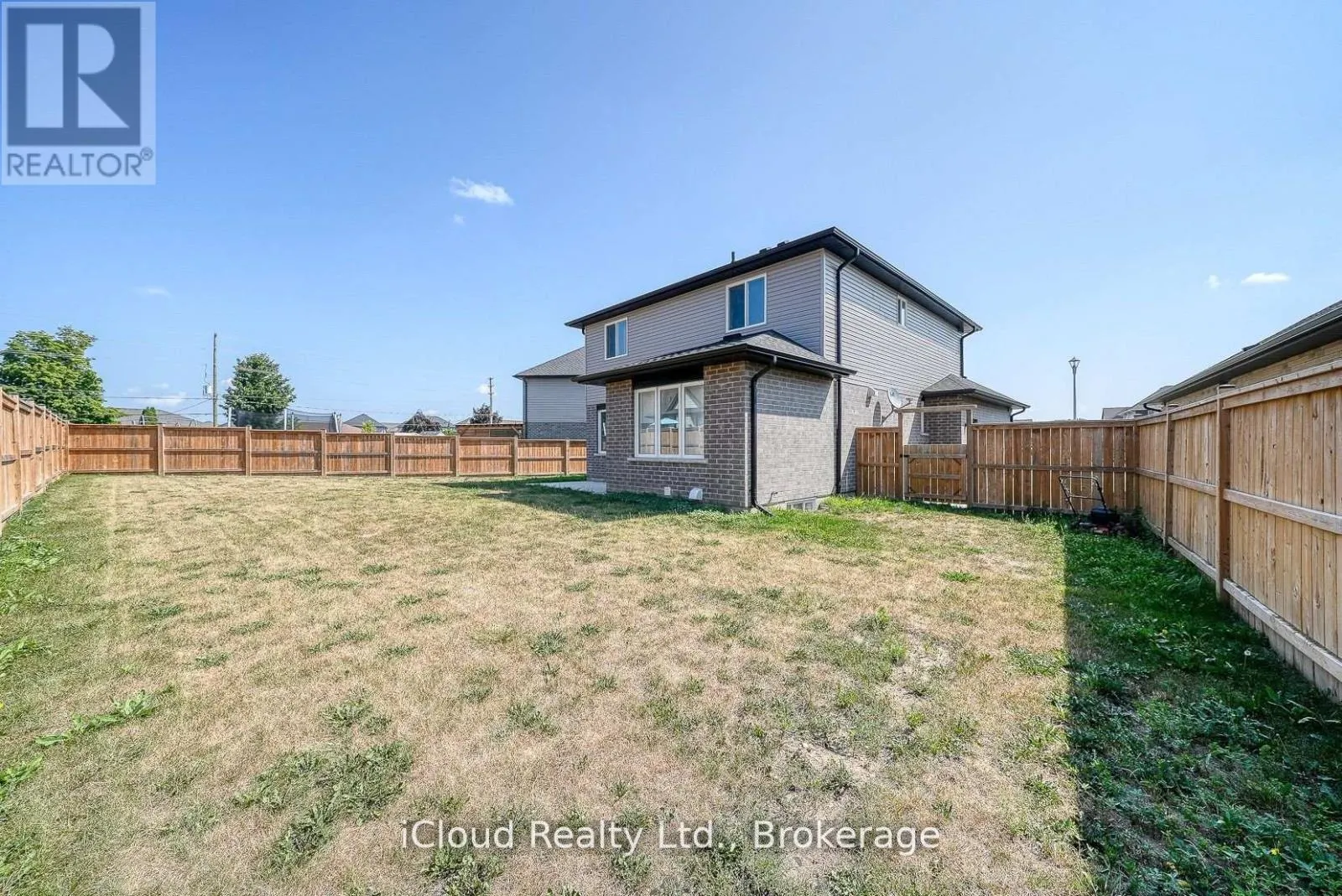 15 CURREN CRESCENT