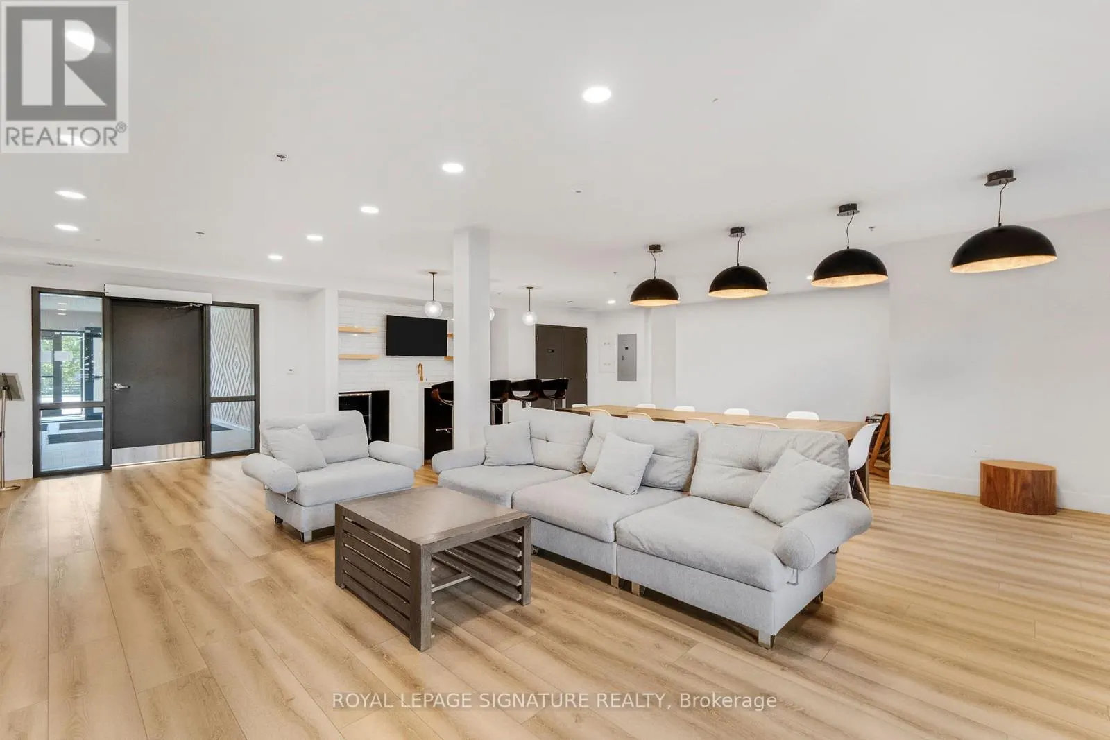 211 - 110 FERGUS AVENUE