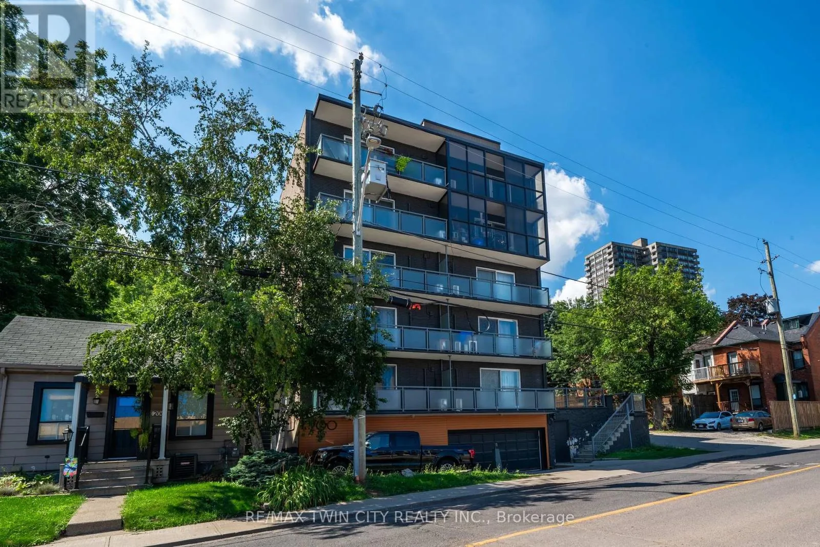 PENTHOUSE - 200 CHARLTON AVENUE E