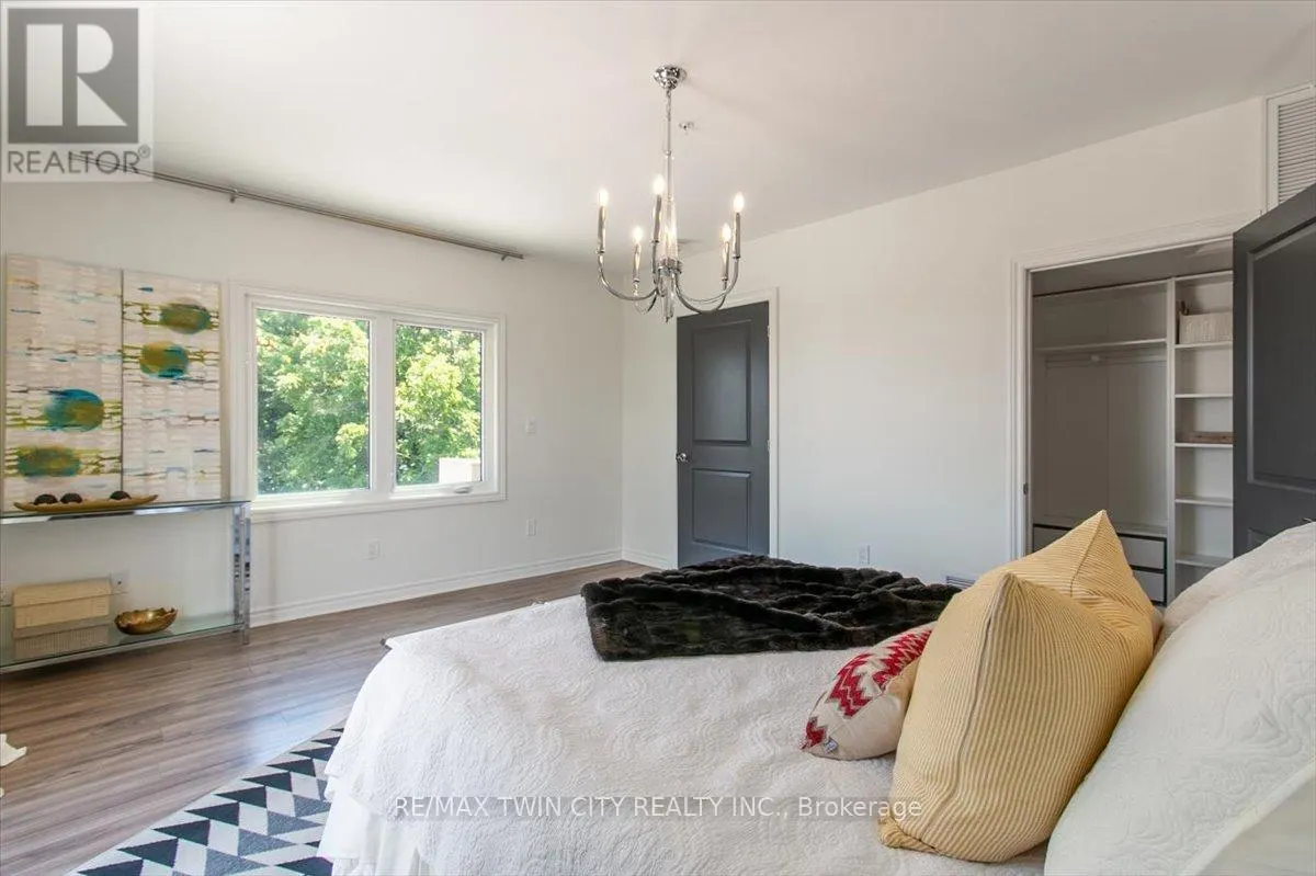 PENTHOUSE - 200 CHARLTON AVENUE E